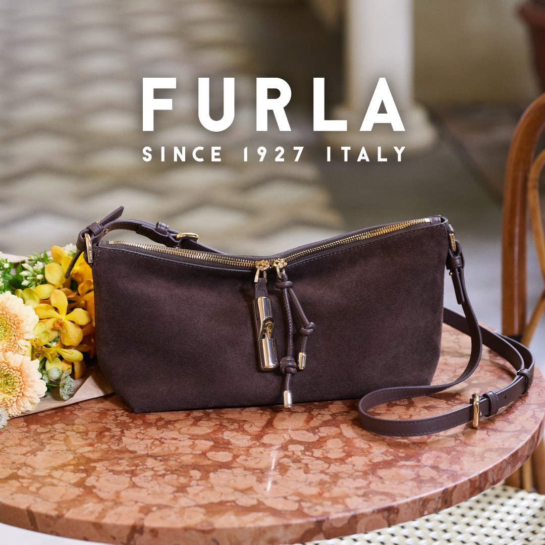 Furla Facebook ad: カジュアルさと洗練を兼ね備えた「フルラ デビー」。