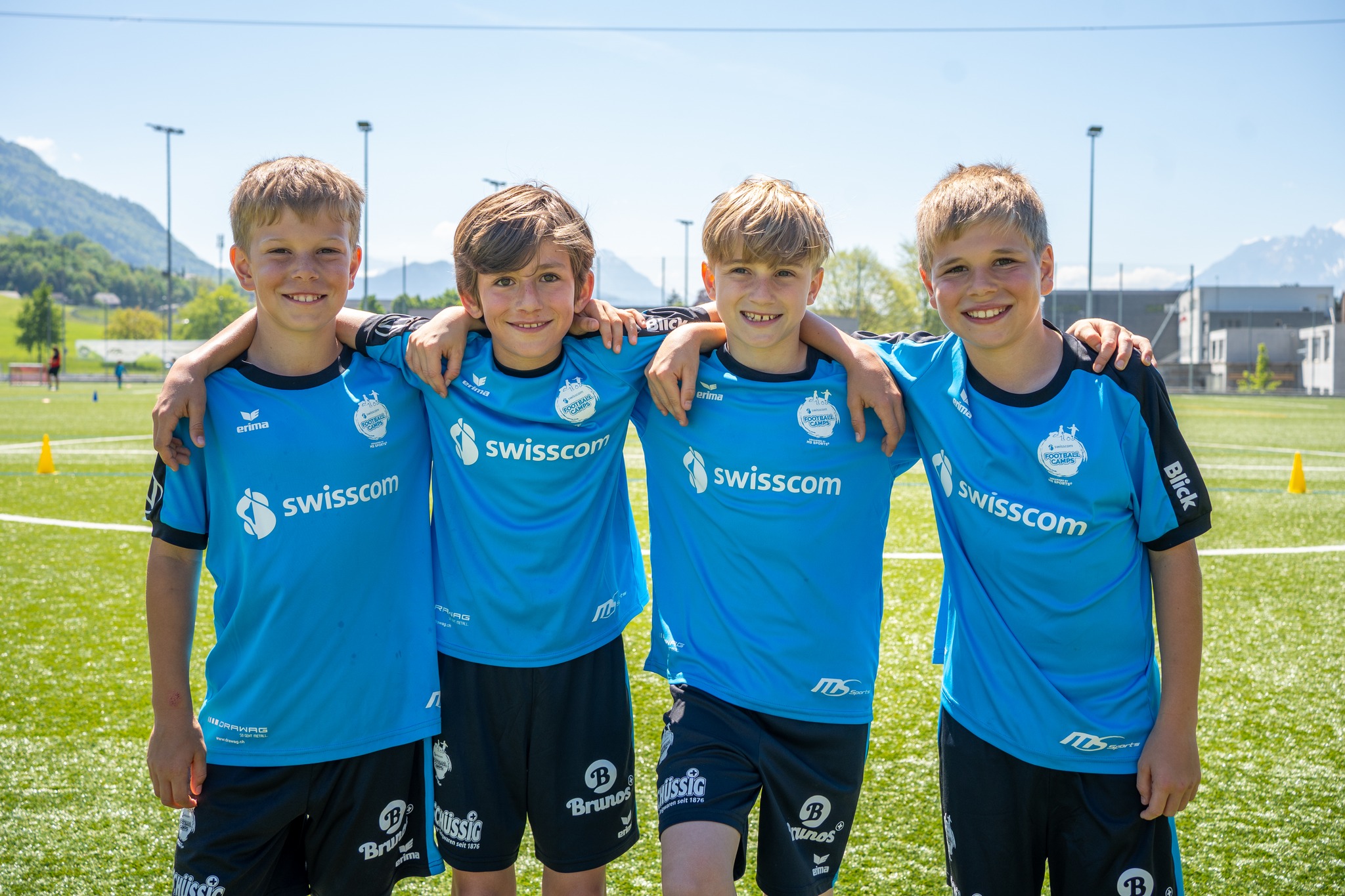 MS Sports Facebook ad: Lachen, kicken und Dribbeln