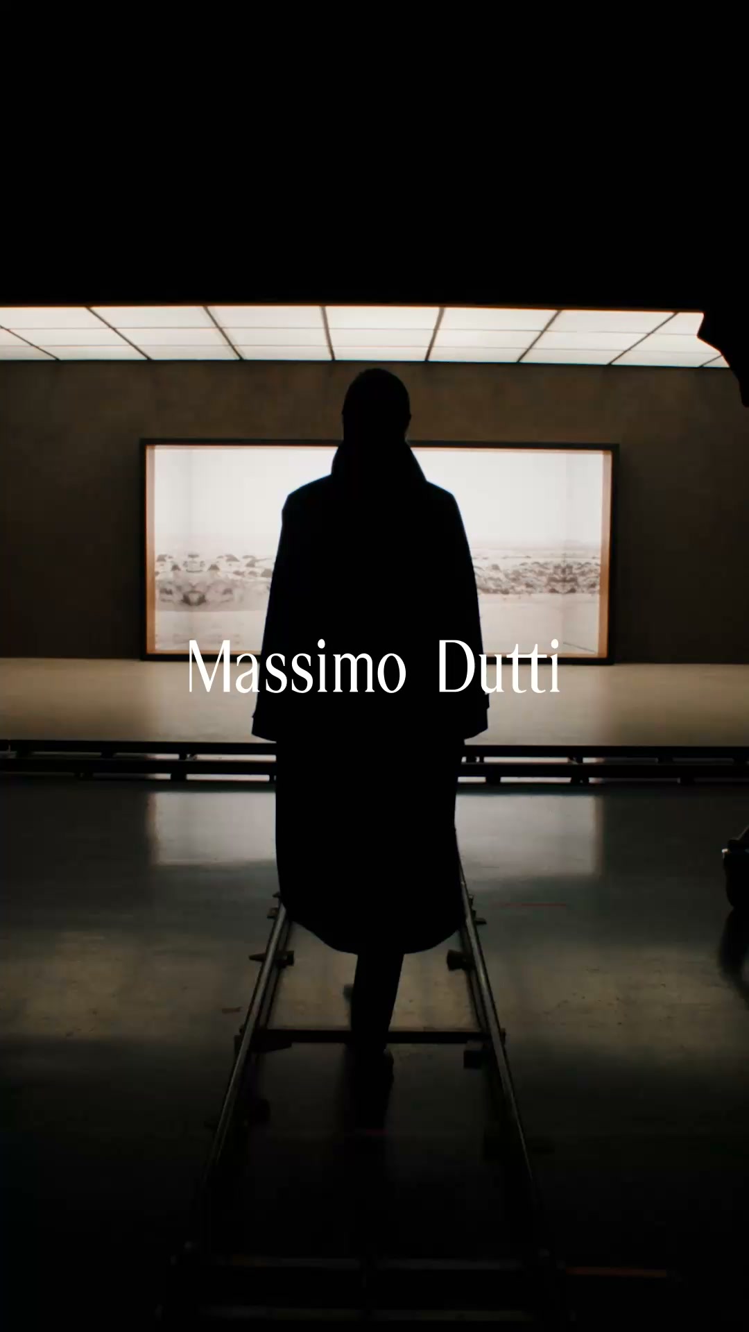 Massimo Dutti Facebook ad: NEW IN