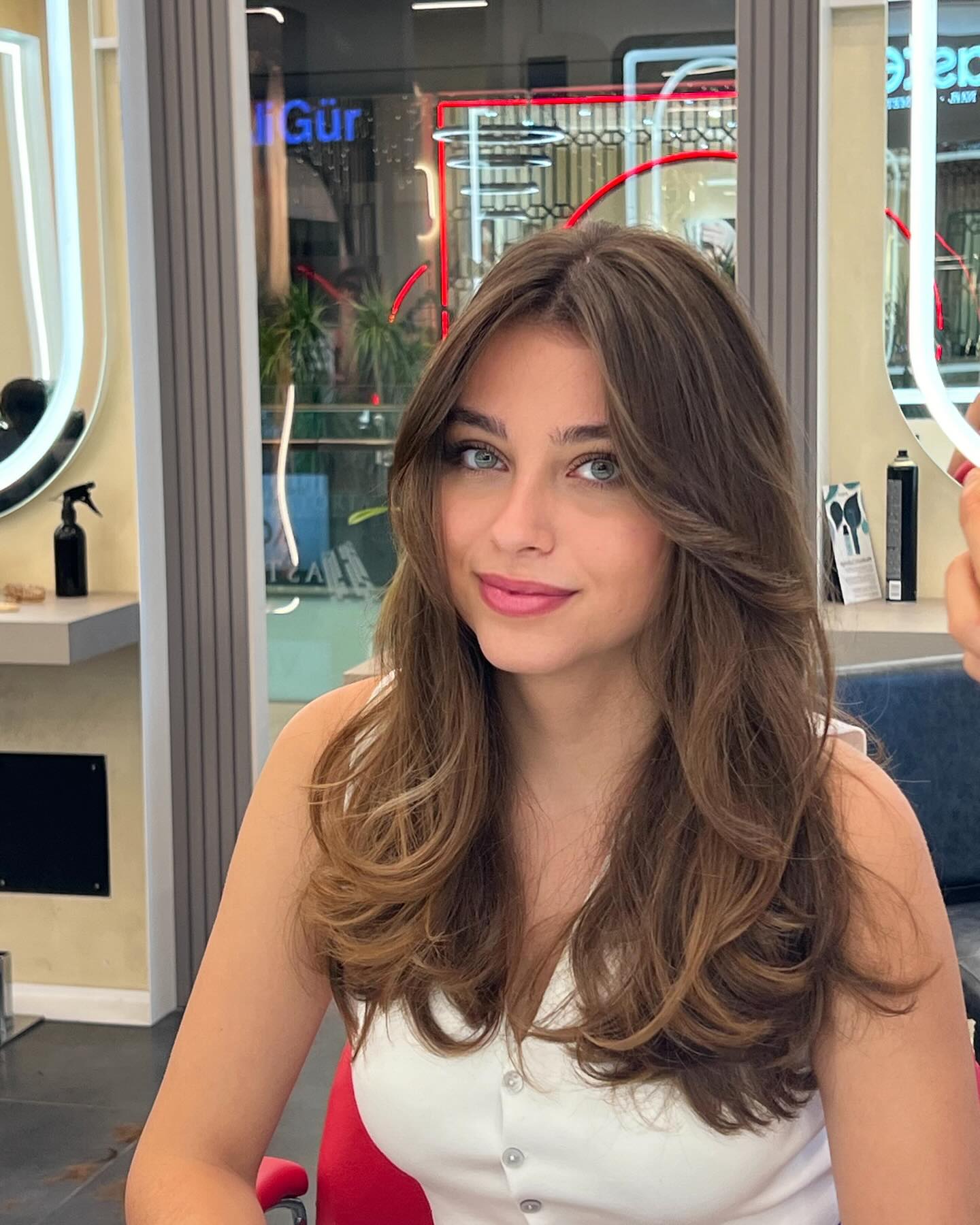 Ali Gür Kuaför Astoria Facebook ad: Freshcut randevu ve bilgi için iletişime geçebilirsiniz