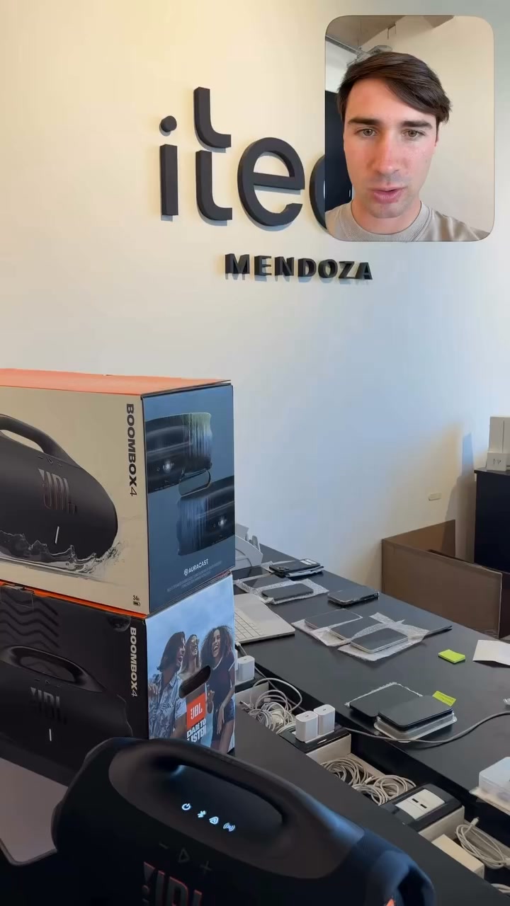 Molina store Facebook ad: Llevá el sonido al siguiente nivel con el…