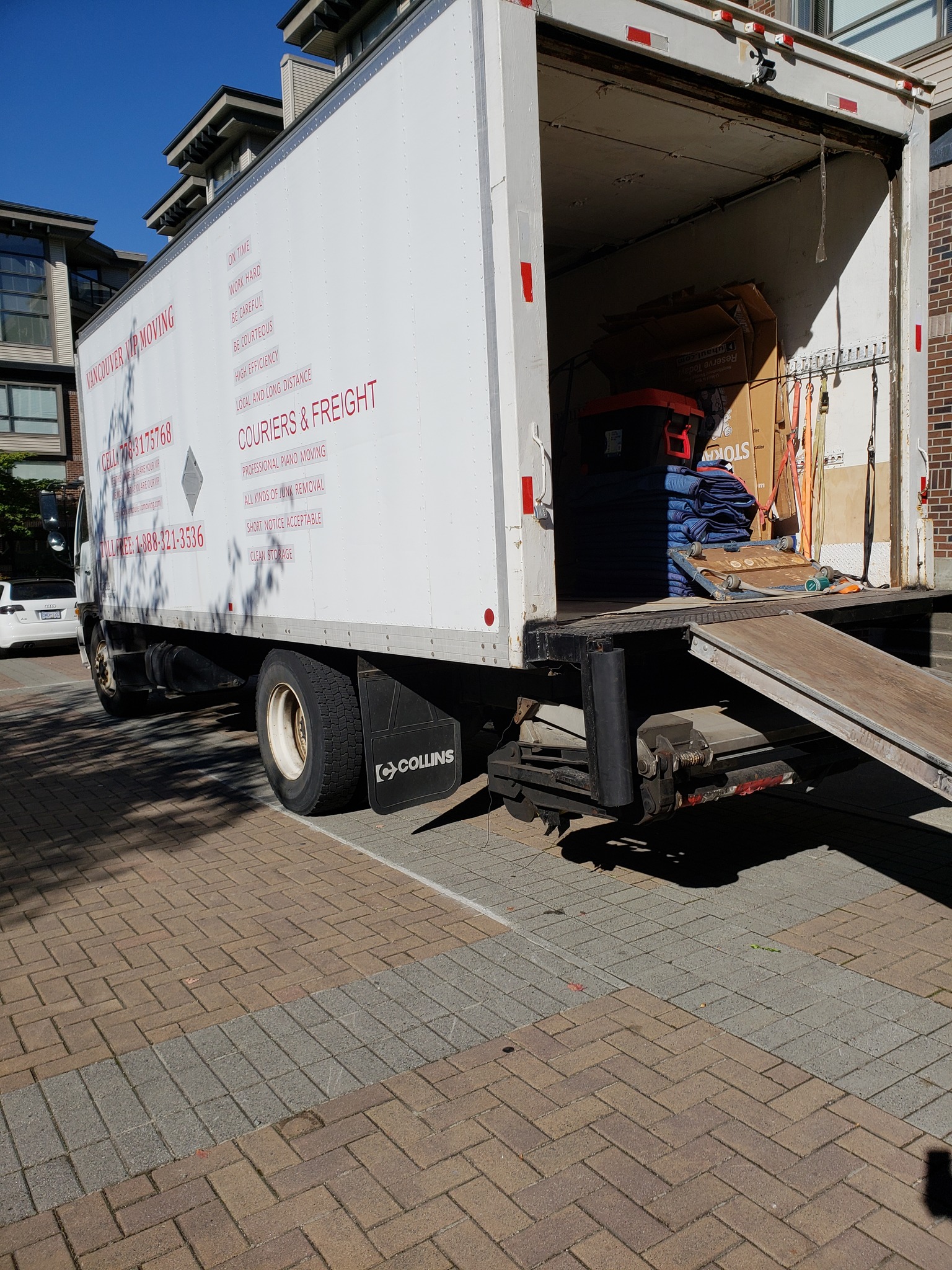 Vancouver VIP moving Facebook ad: the best reliable moving company