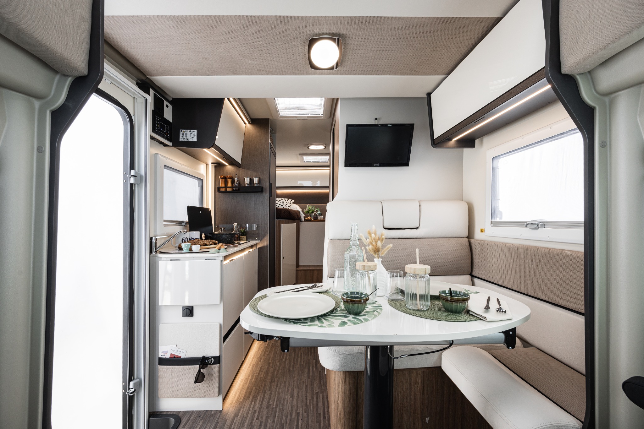 Elnagh Camper Facebook ad: Elnagh, ogni ambiente è pensato per il tuo…