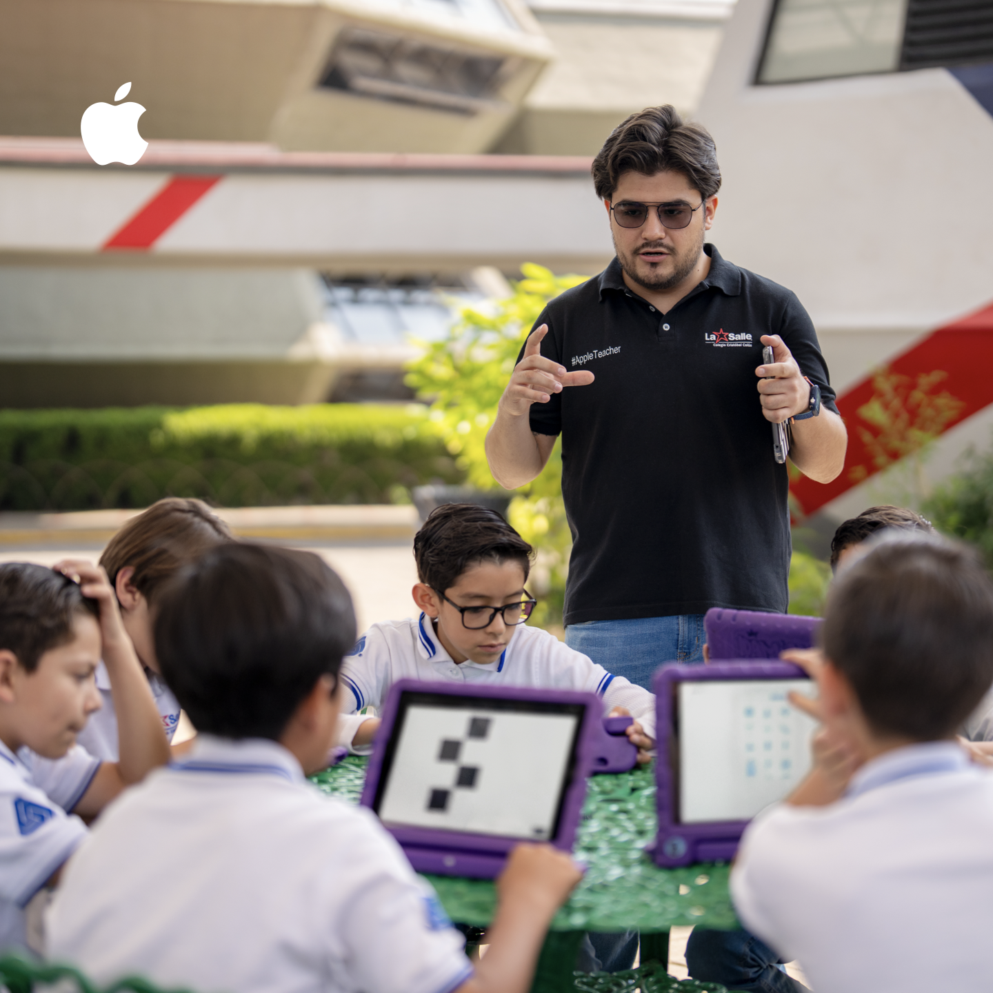 Apple Facebook ad