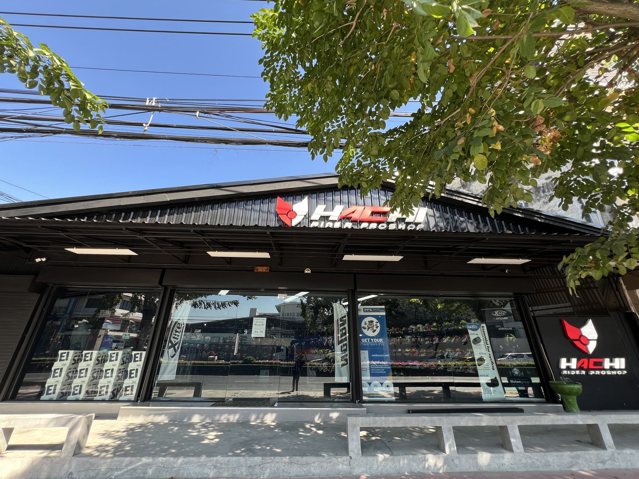 Hachi Rider Proshop Facebook ad: หมวกกันน็อค เสื้อการ์ด บลูทูธติดหมวกกันน็อค…
