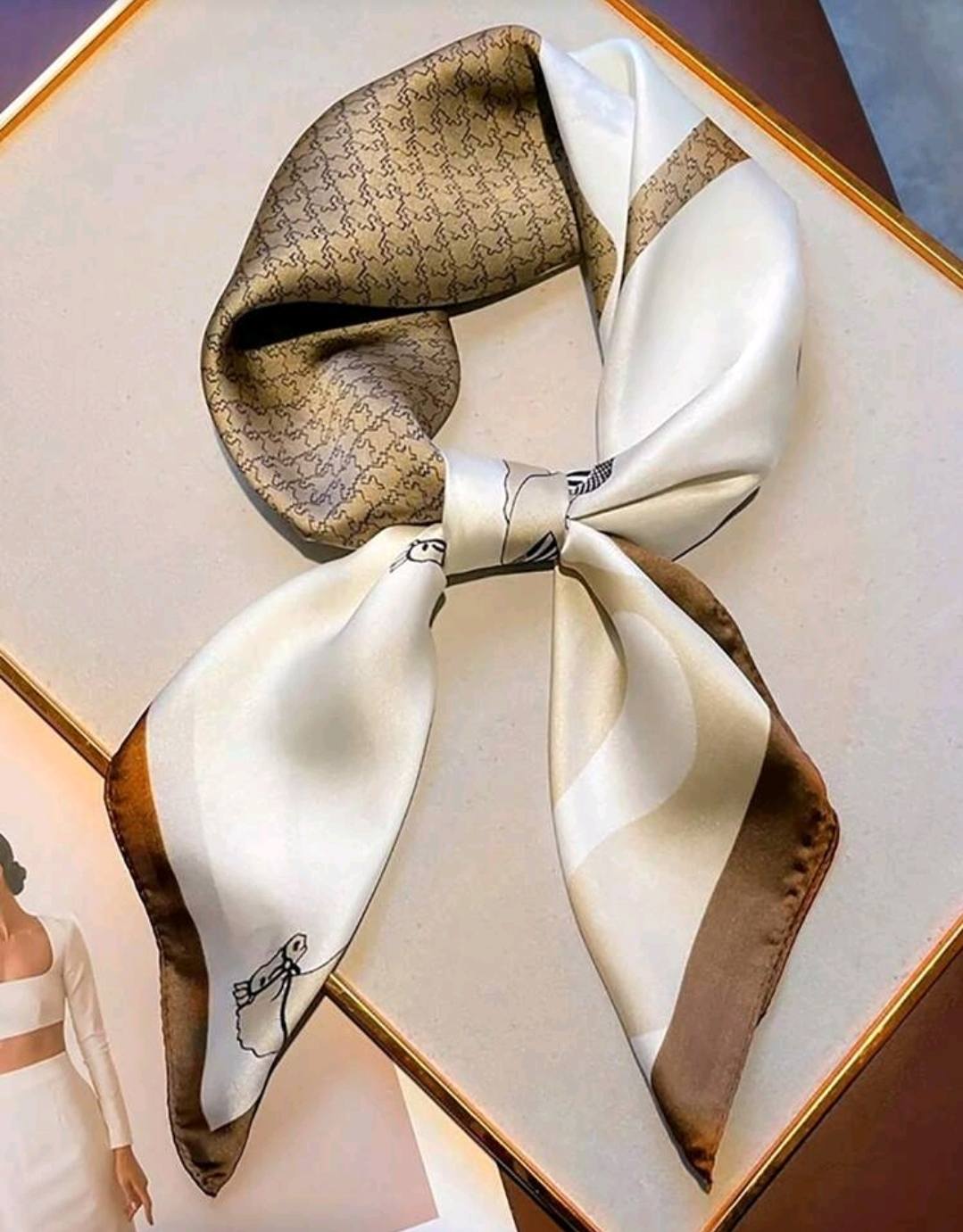 Festiv'All Facebook ad: CARRÉS DE FOULARD POUR FEMMES