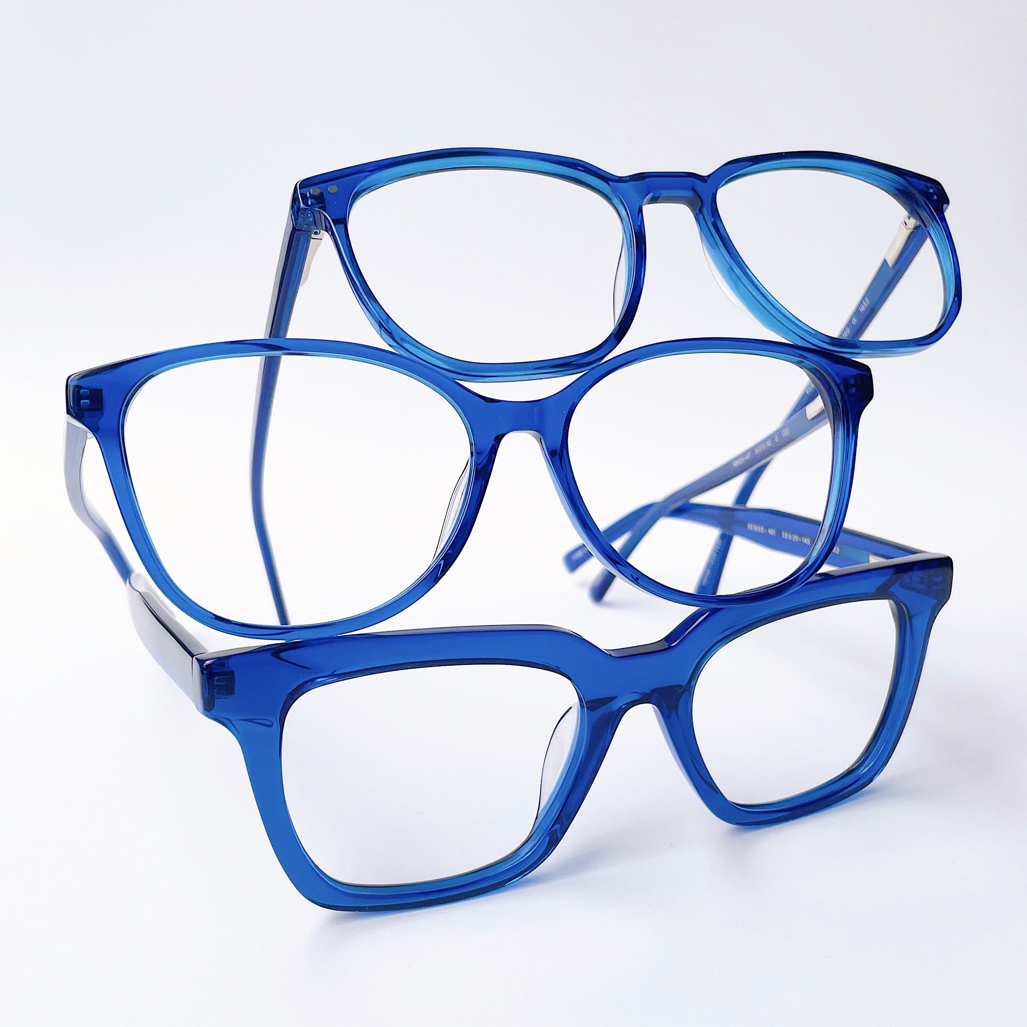 Oscar Wylee Eyewear Canada Facebook ad: Time for new glasses?
