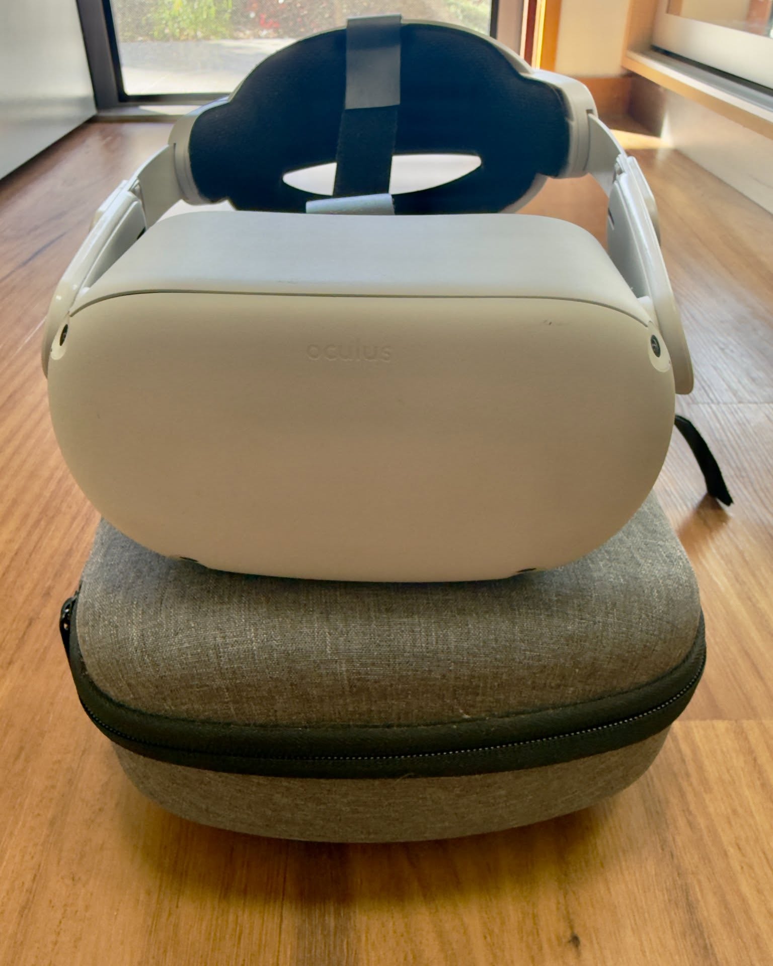 Lukey Malz Facebook ad: OCULUS QUEST 2 + MANY EXTRAS