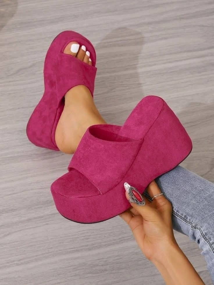 Zapatería Lorena Facebook ad: Gran variedad de sandalias