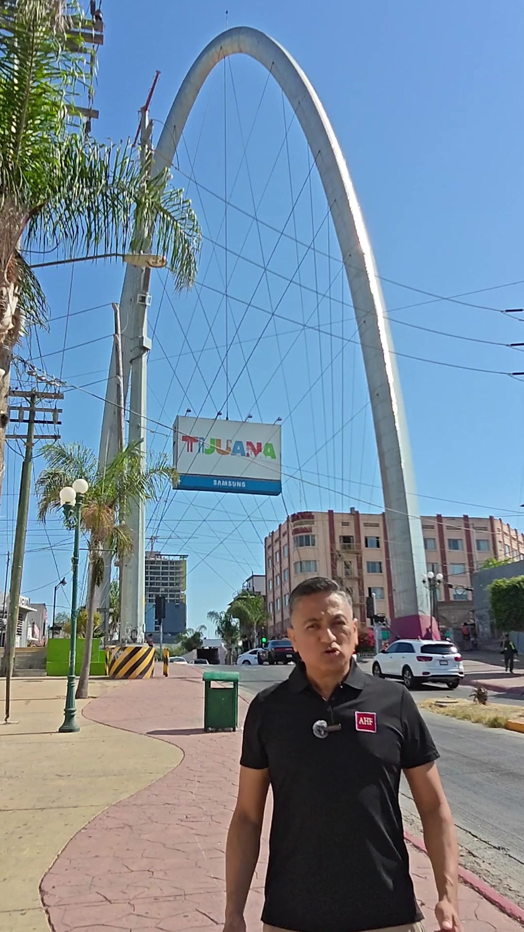 AHF México Facebook ad: Escríbenos