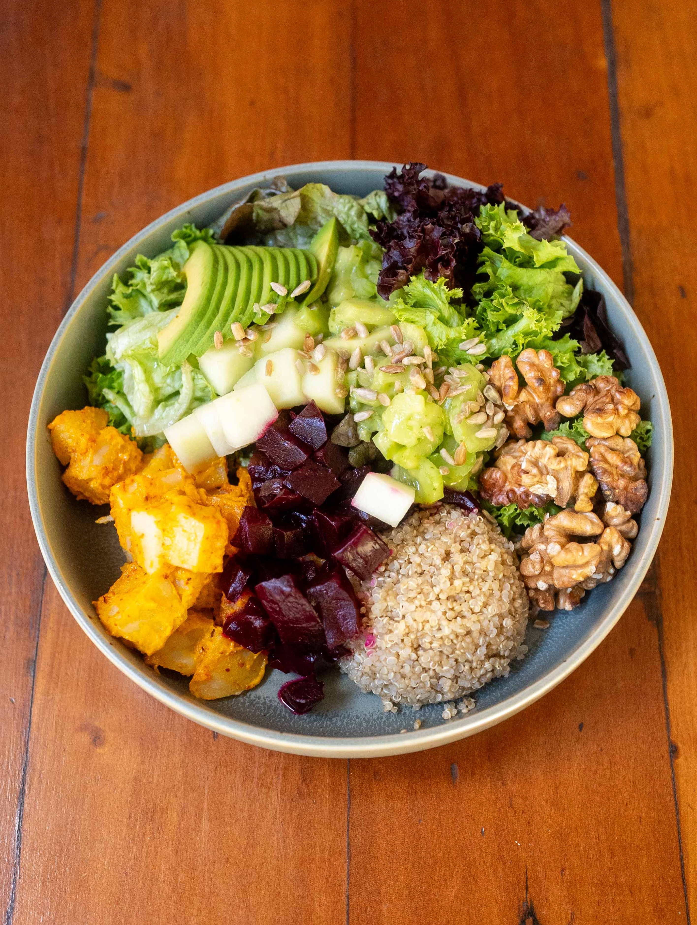 El Huerto Facebook ad: En otoño, las ensaladas cambian de ingredientes y…