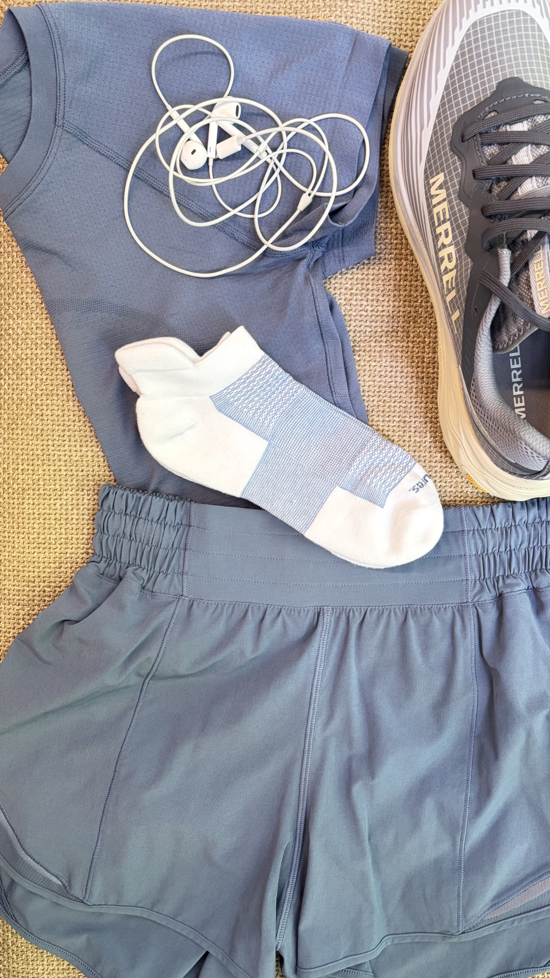 Feetures Facebook ad