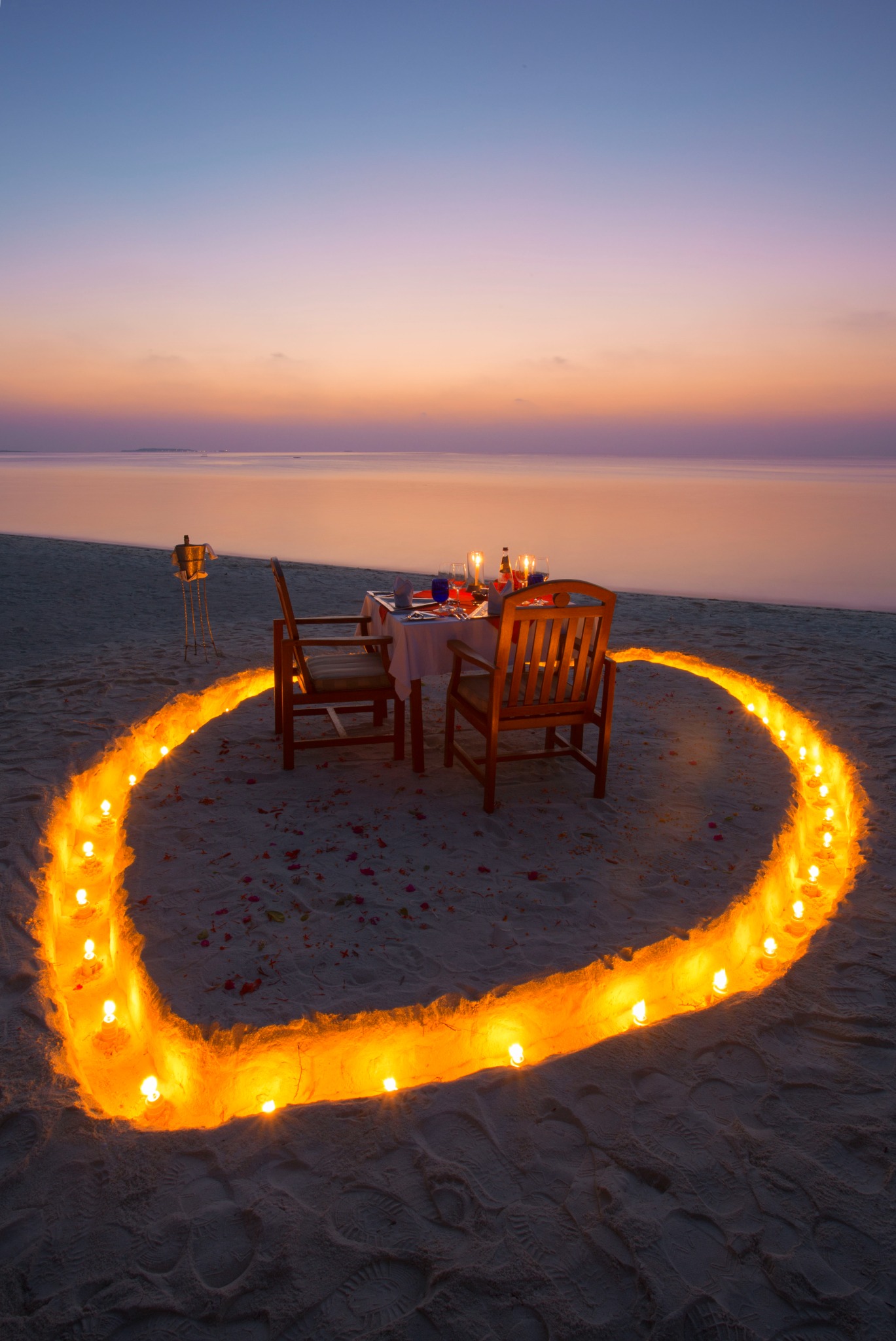 Medhufushi Island Resort Facebook ad: Where Love Meets the Maldives Sunset