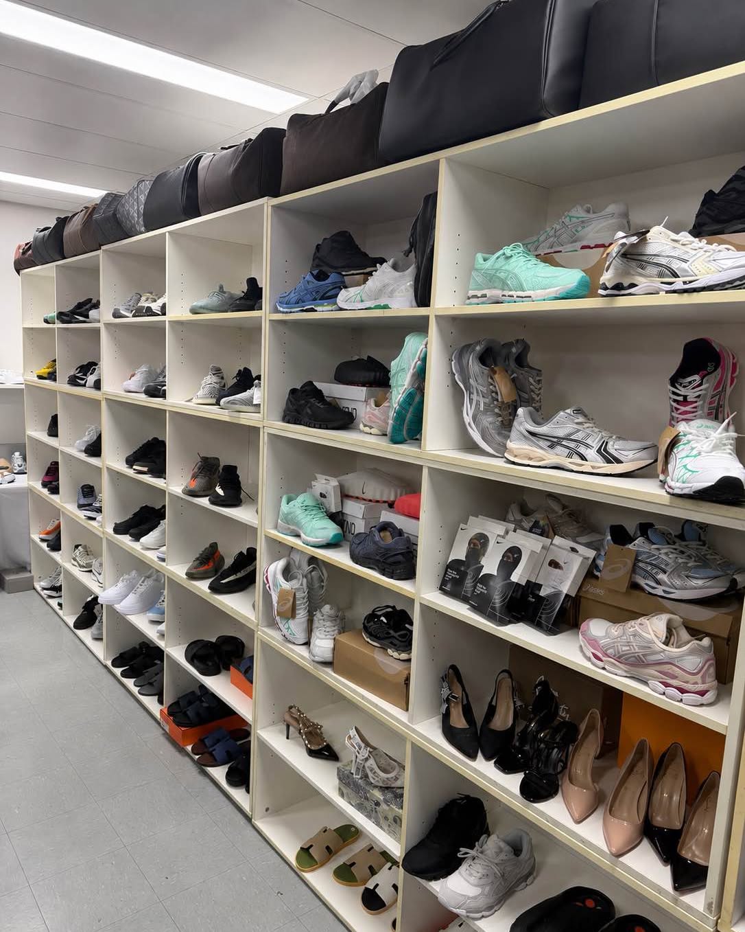 Jonathan Dib Facebook ad: BRAND NEW MENS SHOES- BIG RANGE