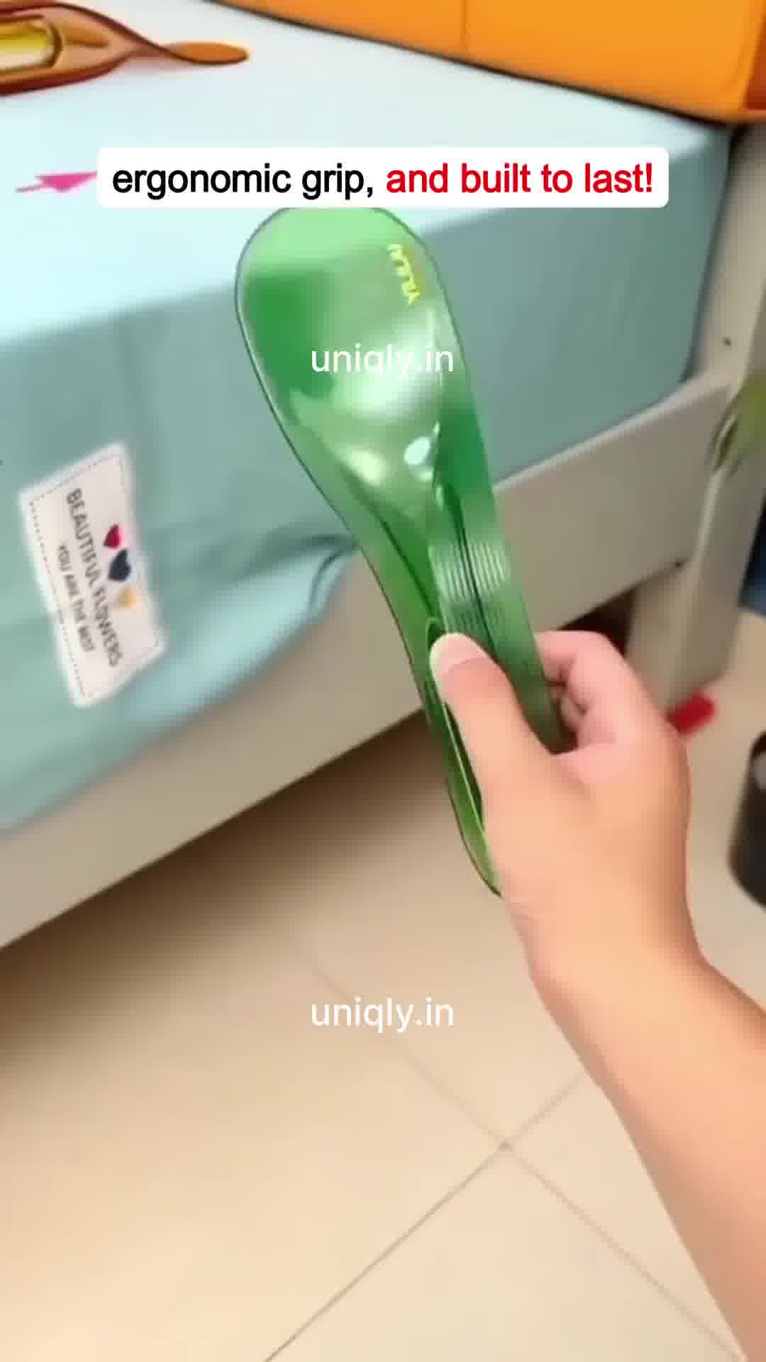 UniQly Facebook ad: Make bed-making easier and strain-free!
