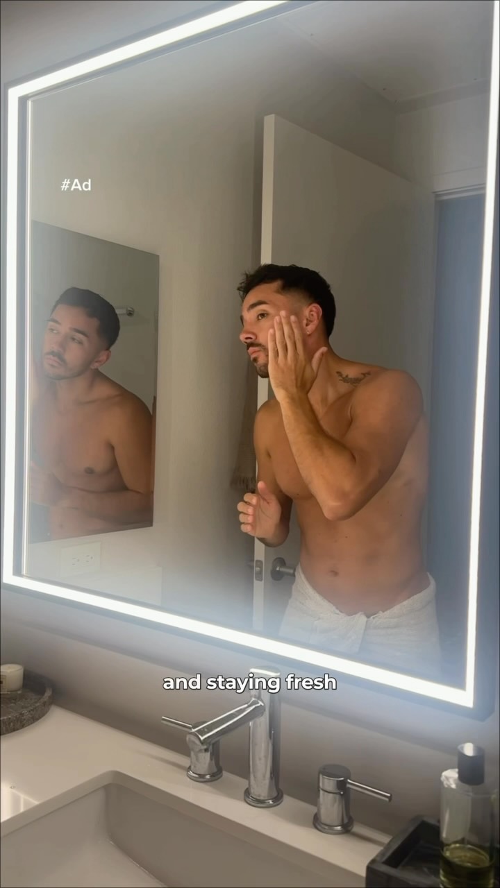Gillette Facebook ad: In the gym.