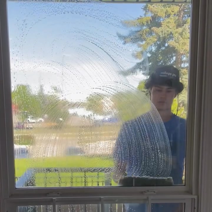 Orillia Window Cleaning Facebook ad: Free Exterior Cleaning Quotes