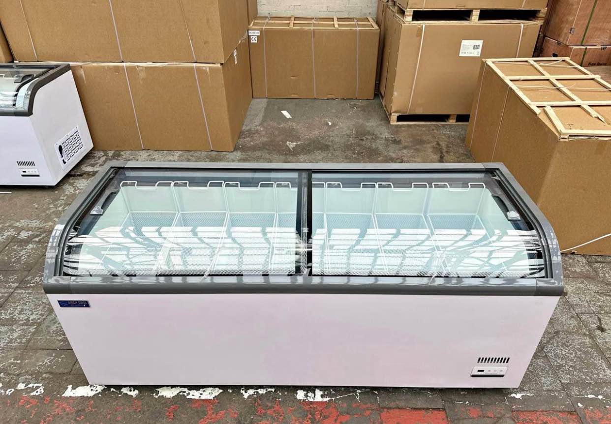 Mujtaba Malekyar Facebook ad: Brand NEW Commercial Chest Freezer | Glass Top Display…