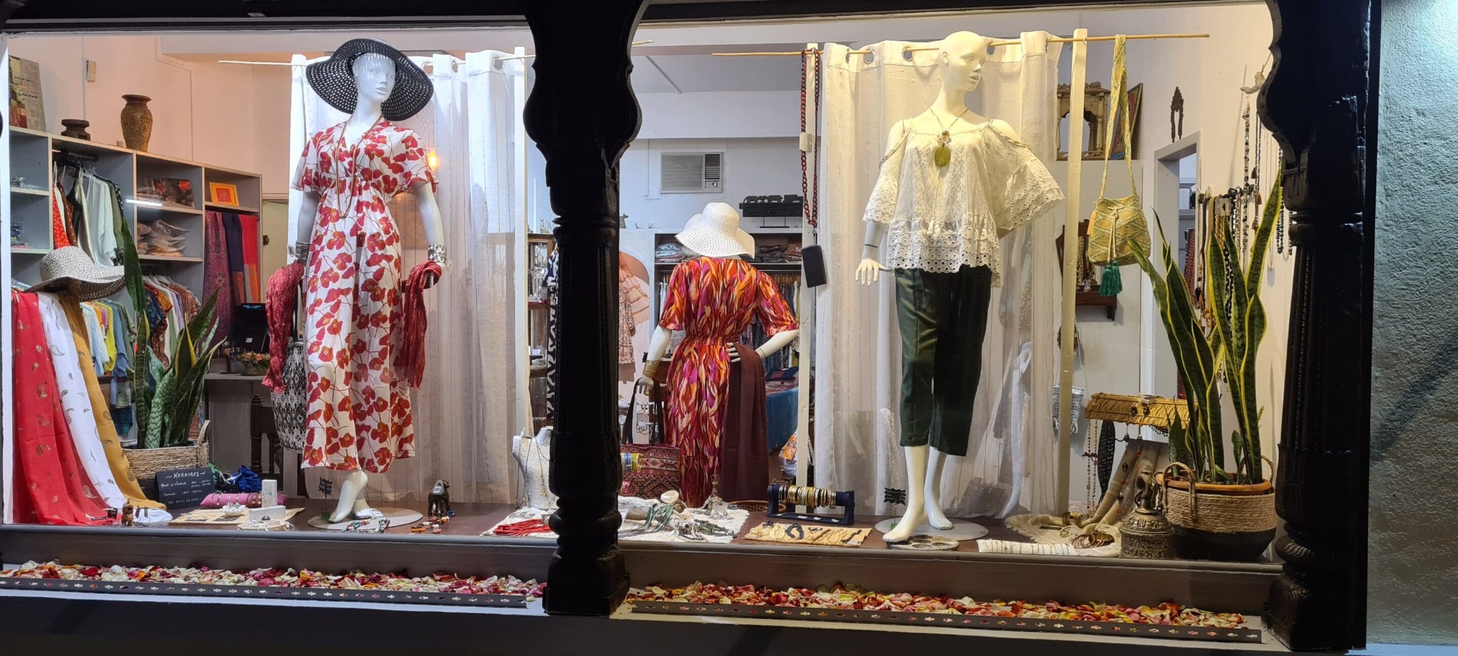 Nataraj Galerie d'Orient Facebook ad: La boutique Nataraj Galerie d’Orient