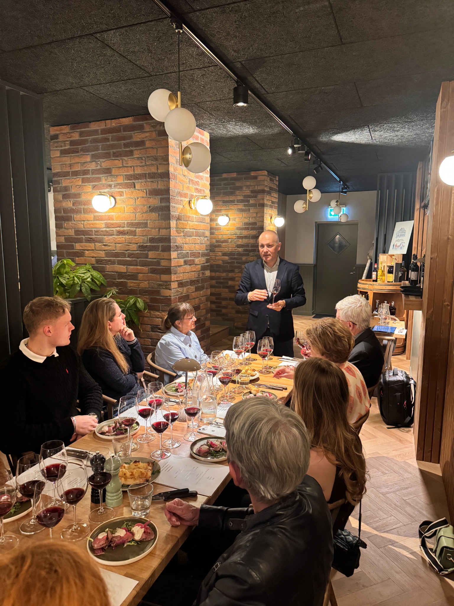 Ristorante Fratelli Facebook ad: Dit næste selskab fortjener den rigtige ramme