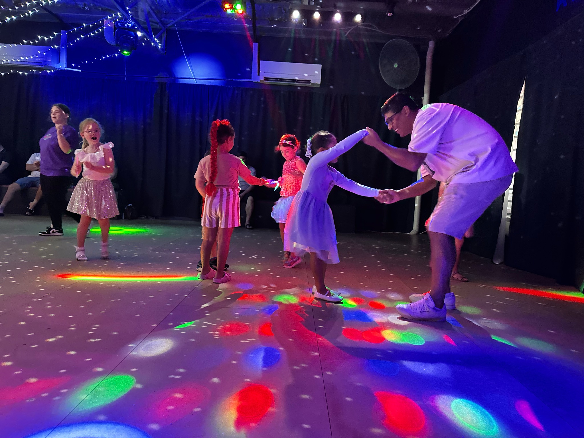 Decadance Facebook ad: Kids Disco Parties That Sparkle with Fun!
