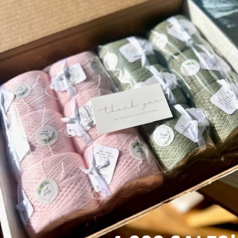 IDOKNiT Facebook ad: iDOKNiT Luxury Yarns