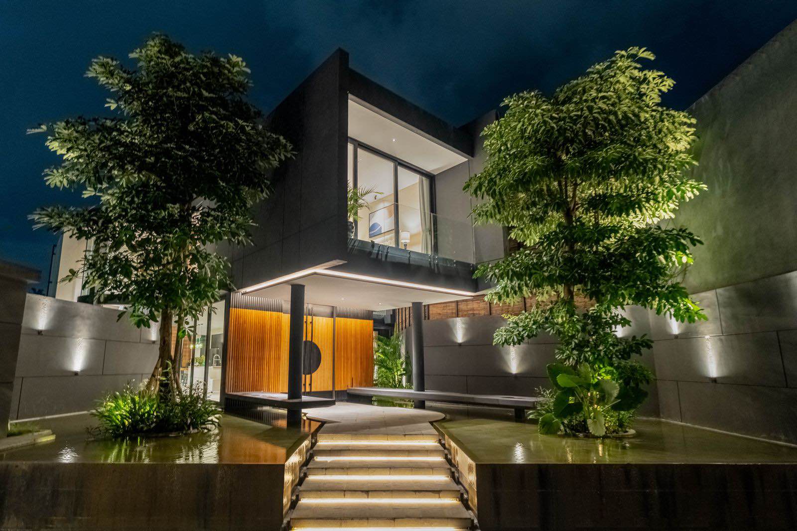 Leny Suryani Facebook ad: 5 Beds 5 Baths -