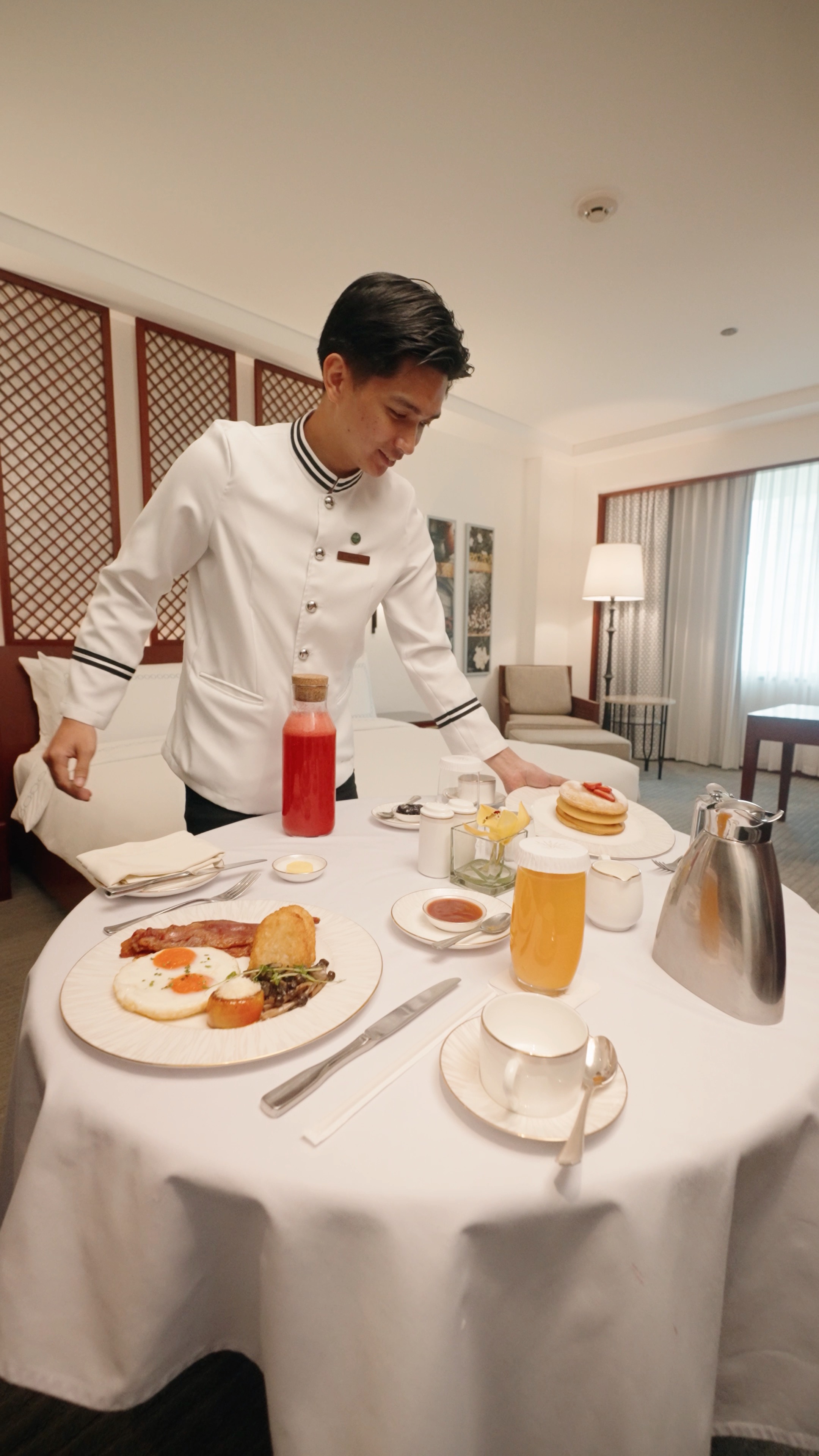 The Peninsula Manila Facebook ad: The best luxury stays are worth planning for.