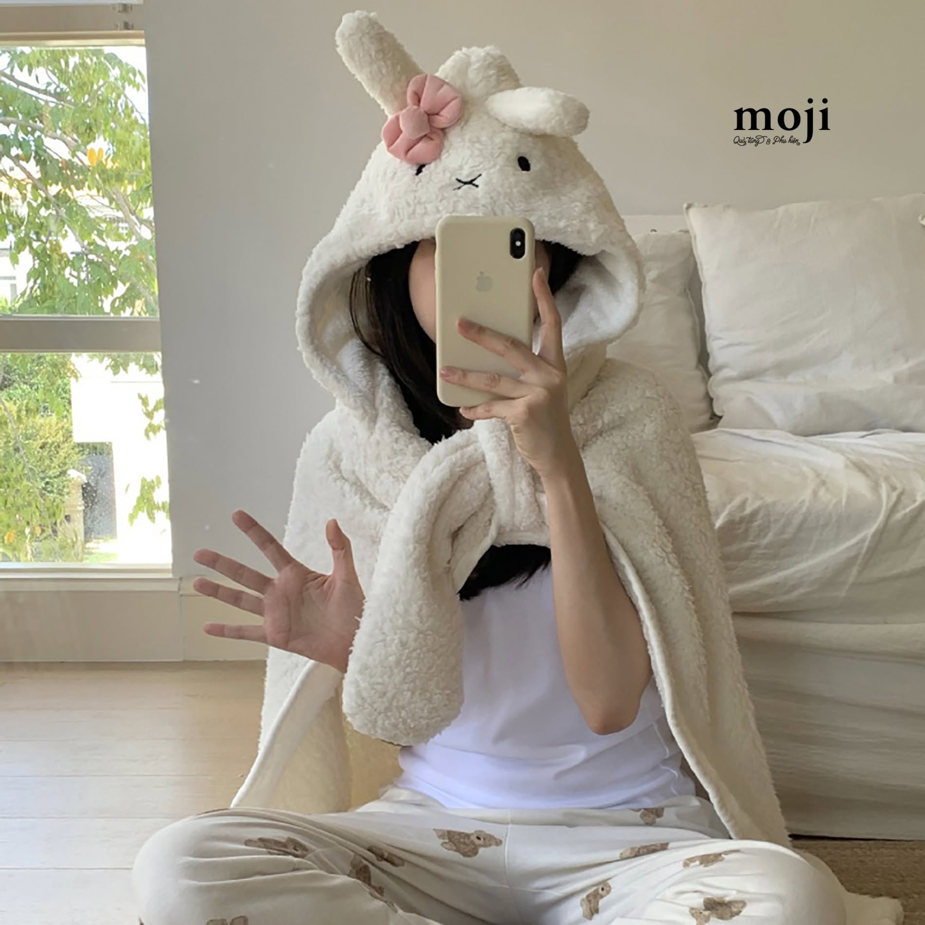 Moji - Phụ Kiện & Quà Tặng Facebook ad: CHĂN MỀN MOJI, ĐẮP VÀO LÀ MÊ