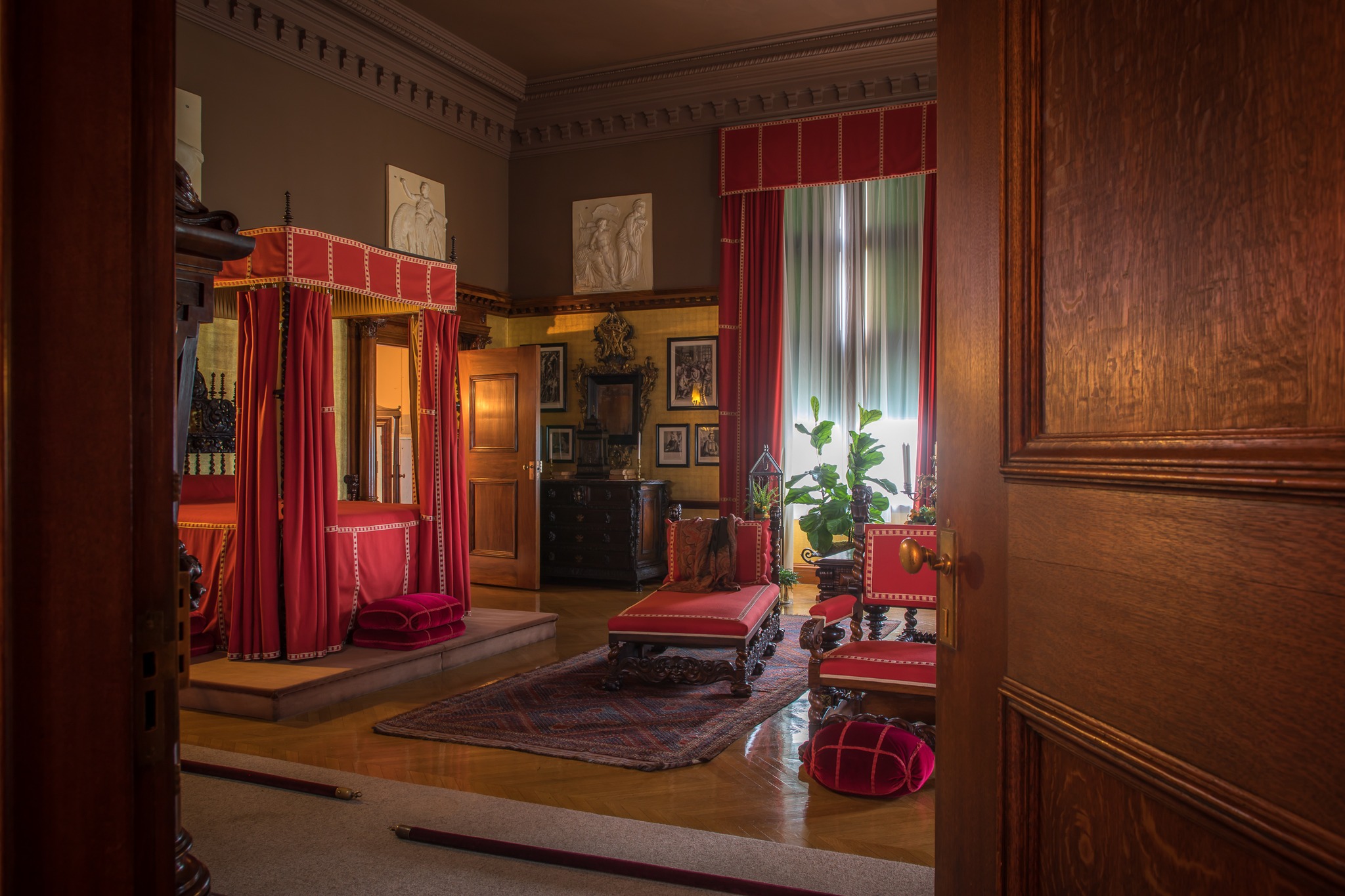 Biltmore Facebook ad: Room spotlight on: George Vanderbilt's bedroom