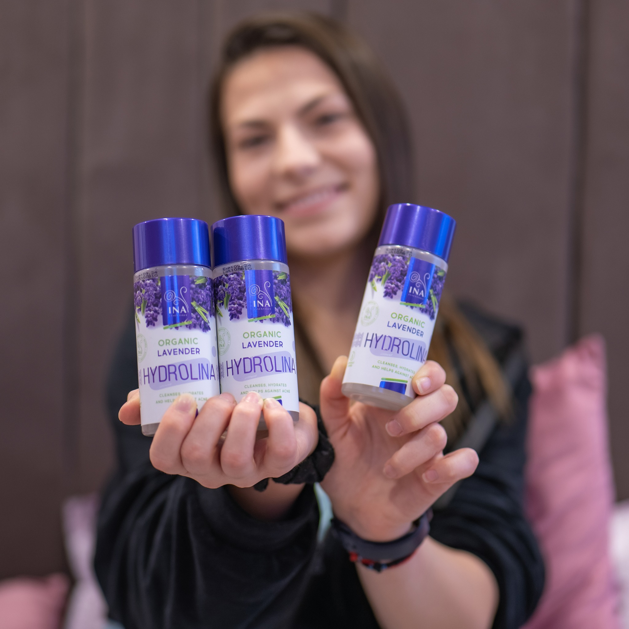 InaEssentials - Entreprise Familiale de Cosmétiques BIO Facebook ad: - Parfait contre les peaux grasses et acnéiques!