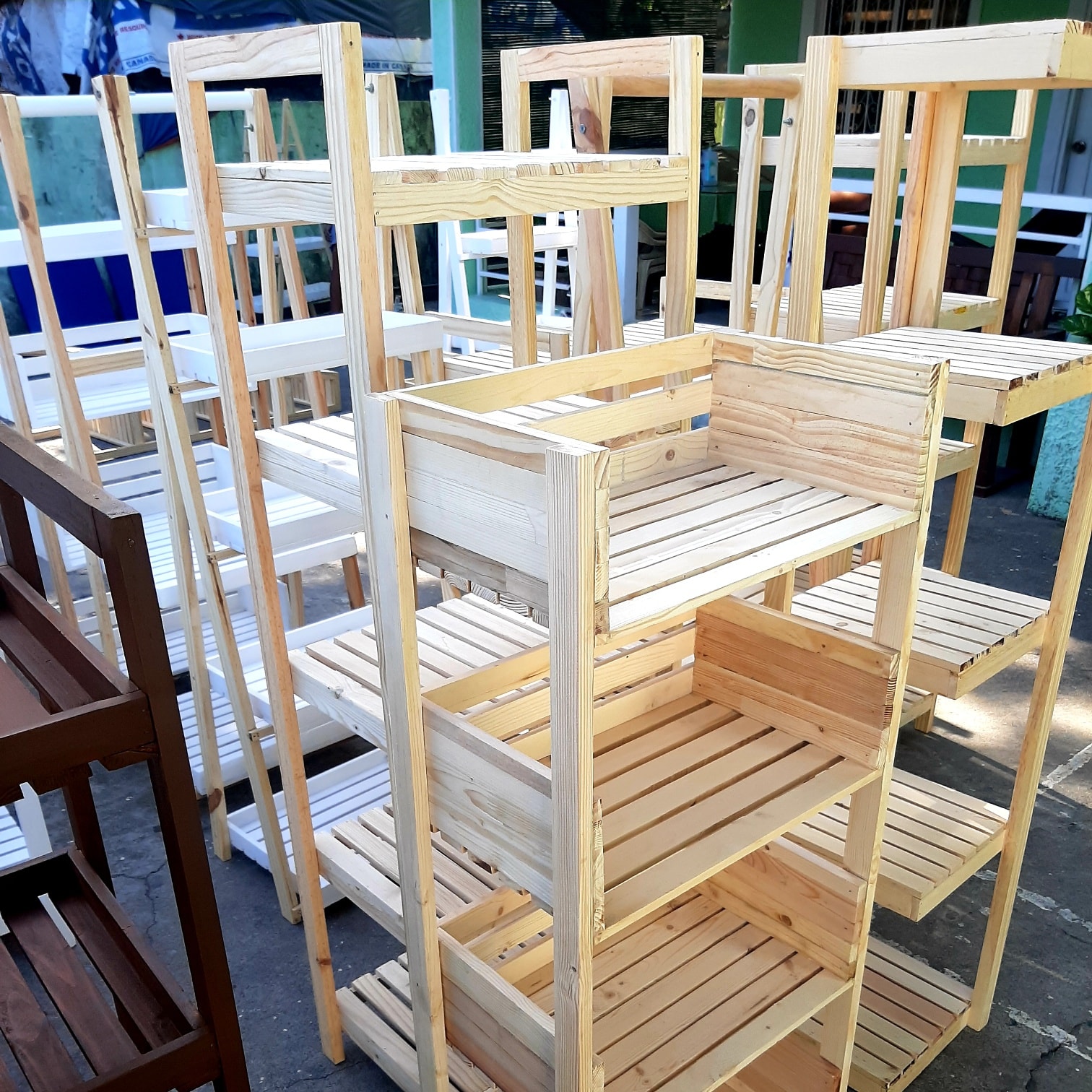 The Wood Ox Furniture Facebook ad: BEST SELLER! ORDER NOW!