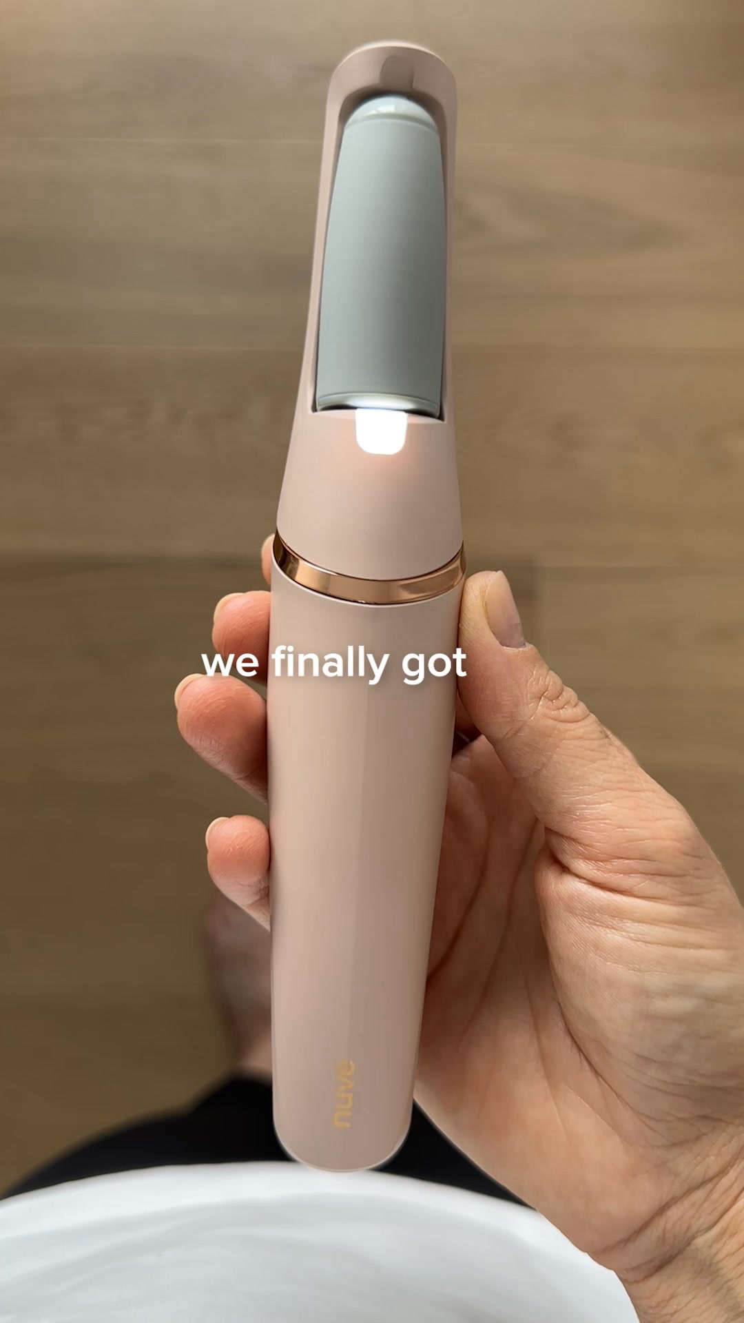 Nuvé Facebook ad: Smooth feet. In minutes. Guaranteed.