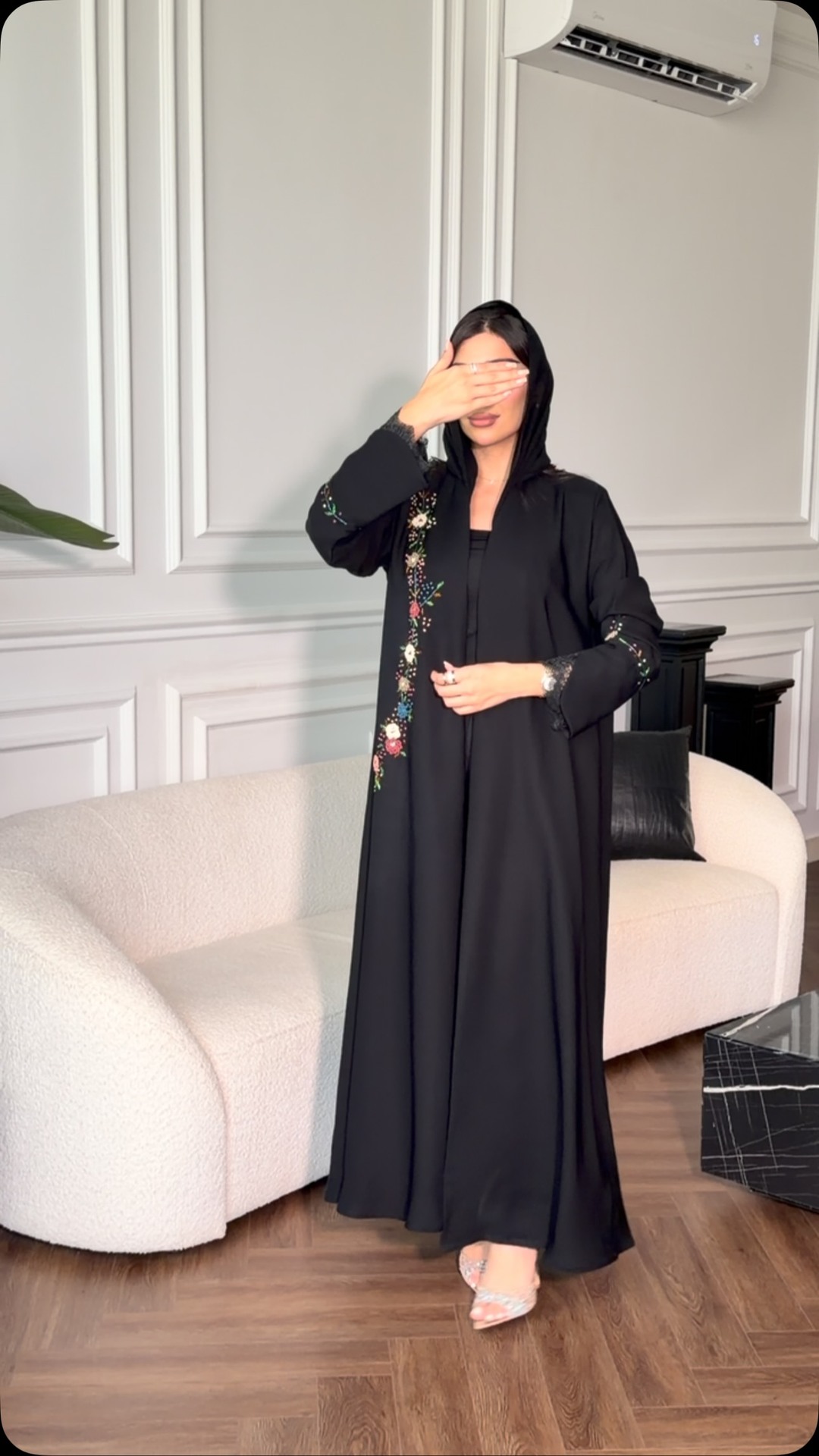 Abaya & dress Facebook ad: القماش كريب