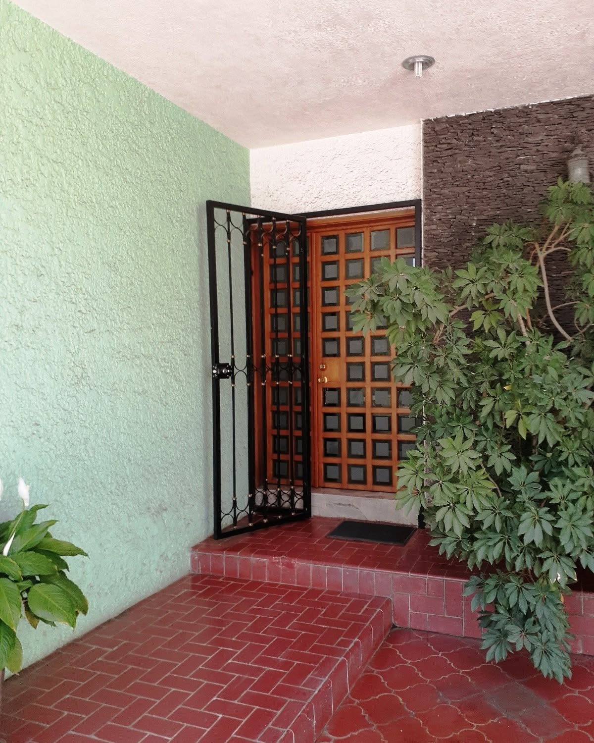 Lorena Sánchez Facebook ad: 5 habitaciones 4 baños Casa
