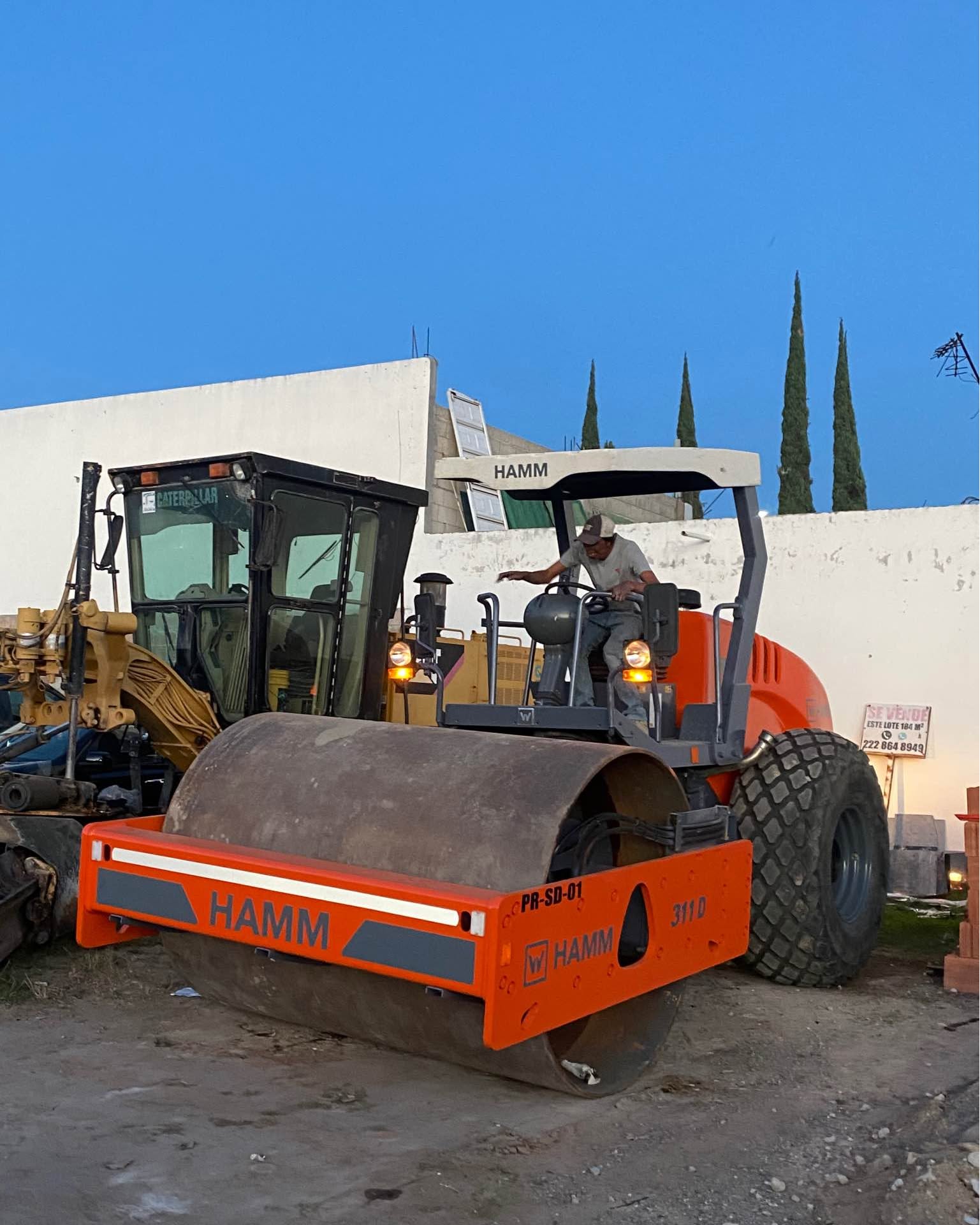 Octavio Marcial Facebook ad: Renta de Vibrocompactador HAMM 311D, Rodillo Compactador