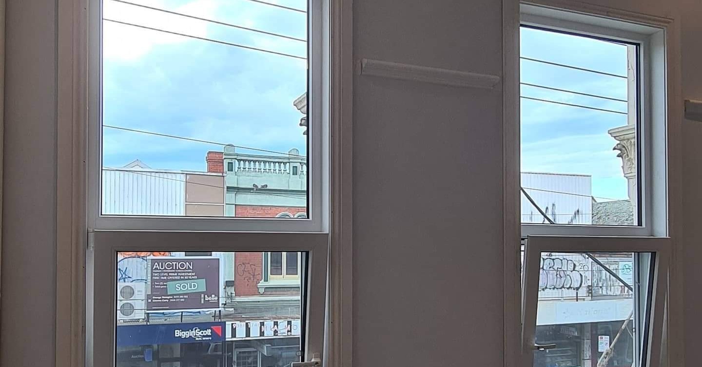 Deluxe Windows Facebook ad