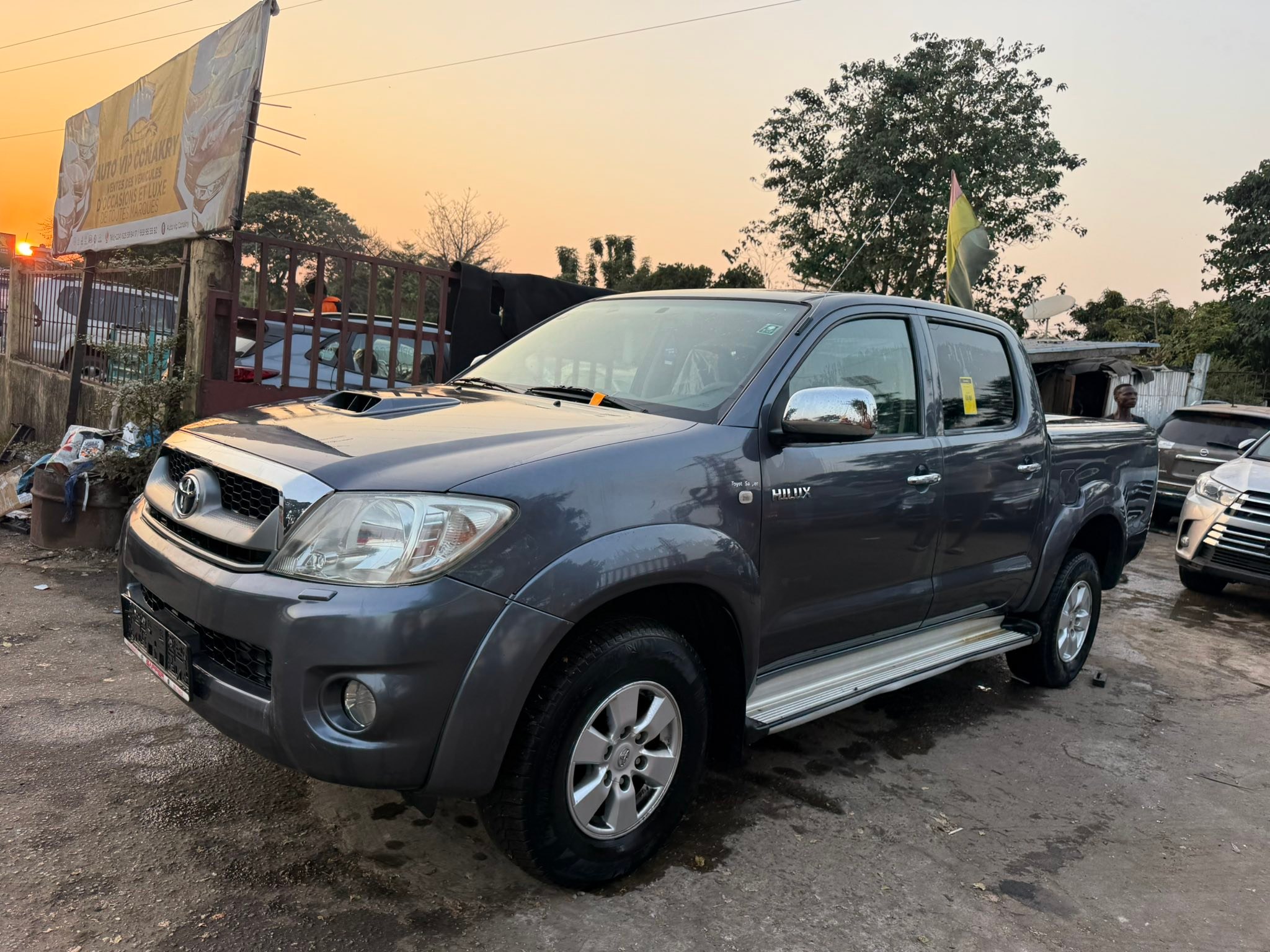 Auto Vip Conakry Facebook ad: Toyota Hilux