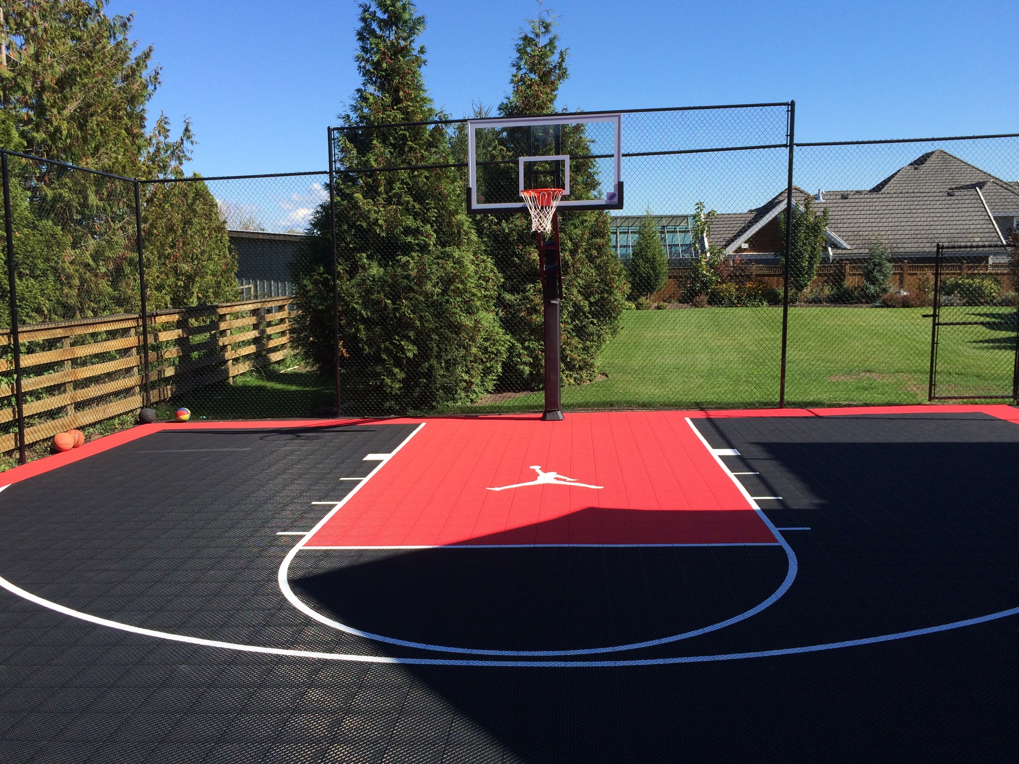 Flex Court Canada Facebook ad: Bring Pro-Level Play to Your Backyard!