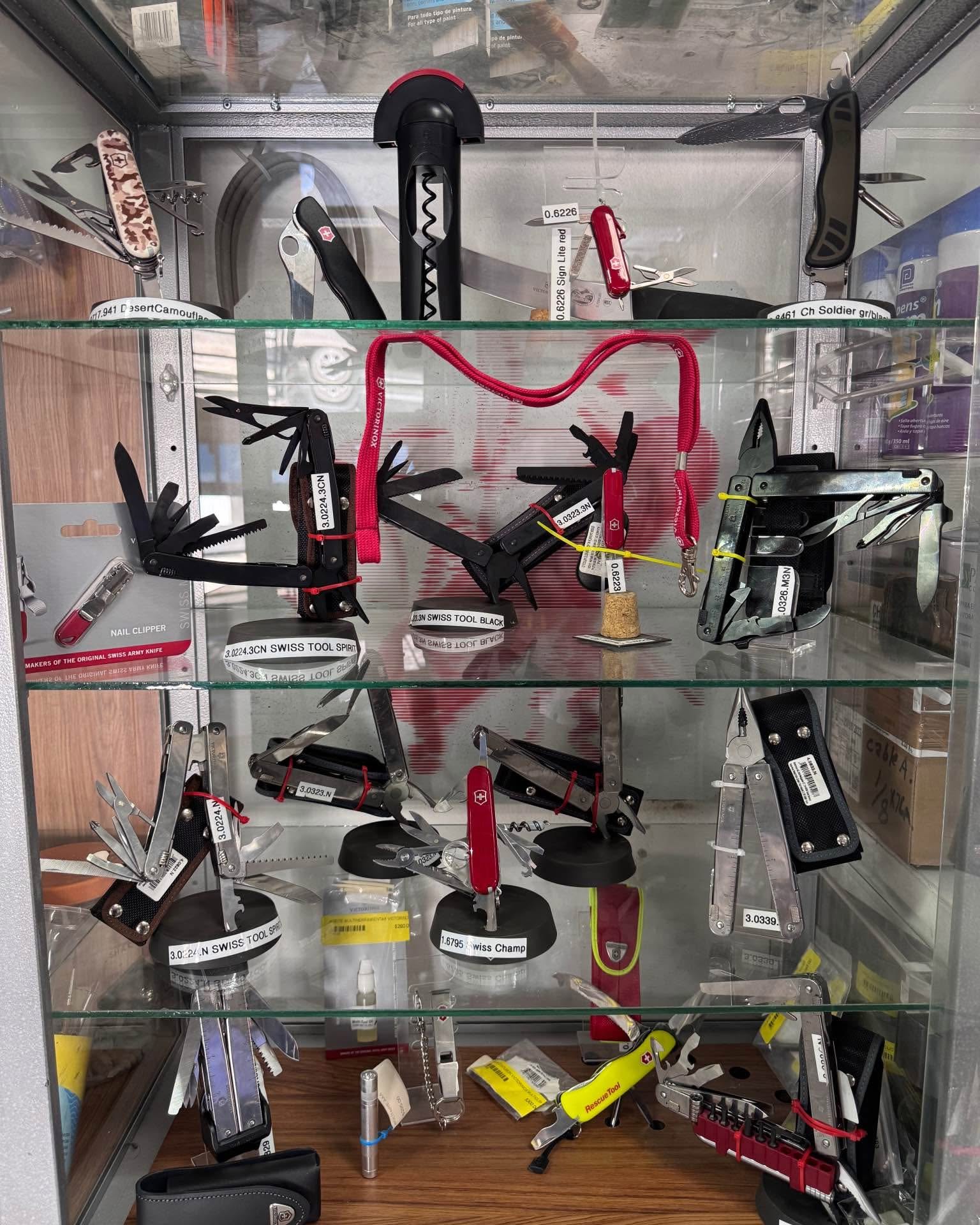 Samuel Jáquez Facebook ad: REMATE Productos Victorinox - Navajas, Pinzas, Multiusos.