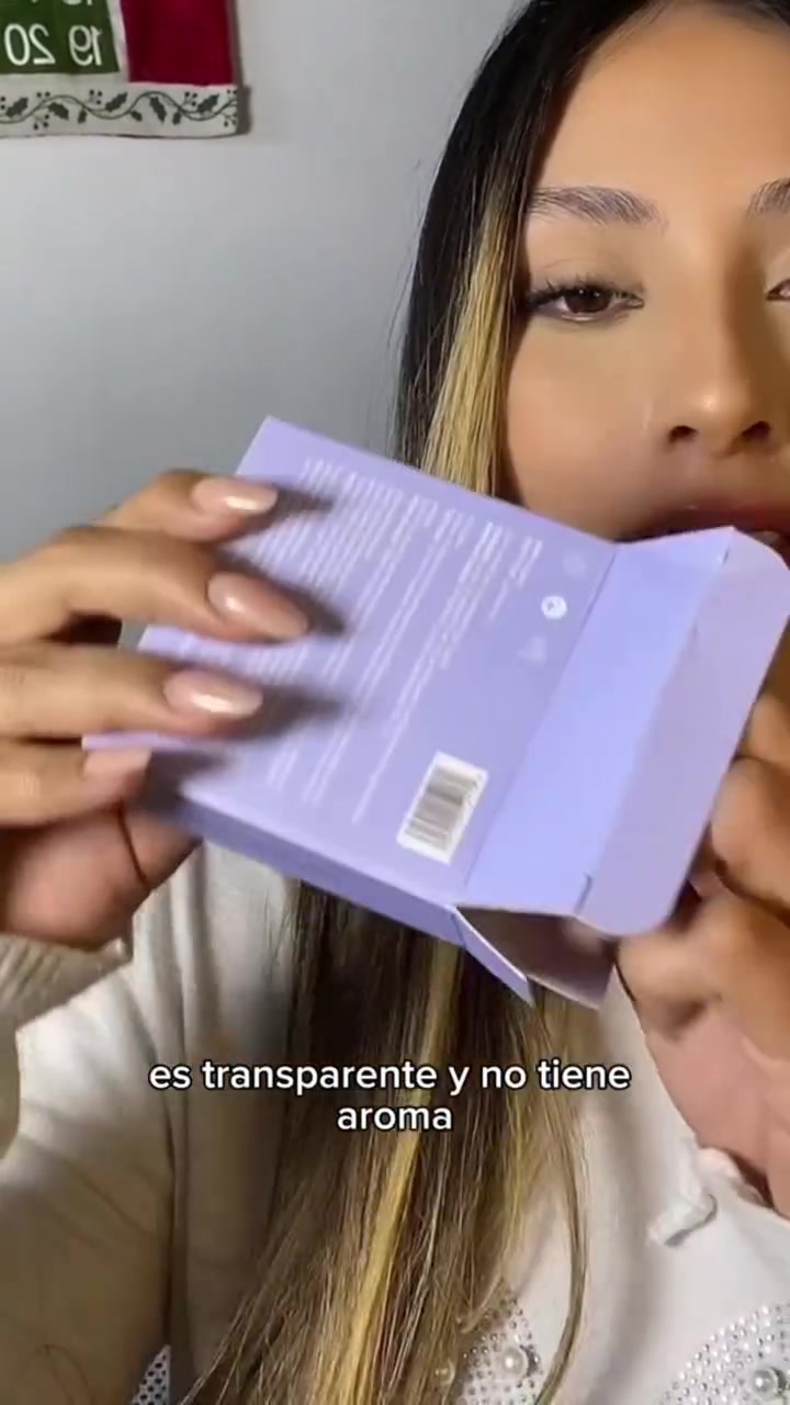 Luzzia Facebook ad: Fórmula ultrafina que absorbe grasa al instante.