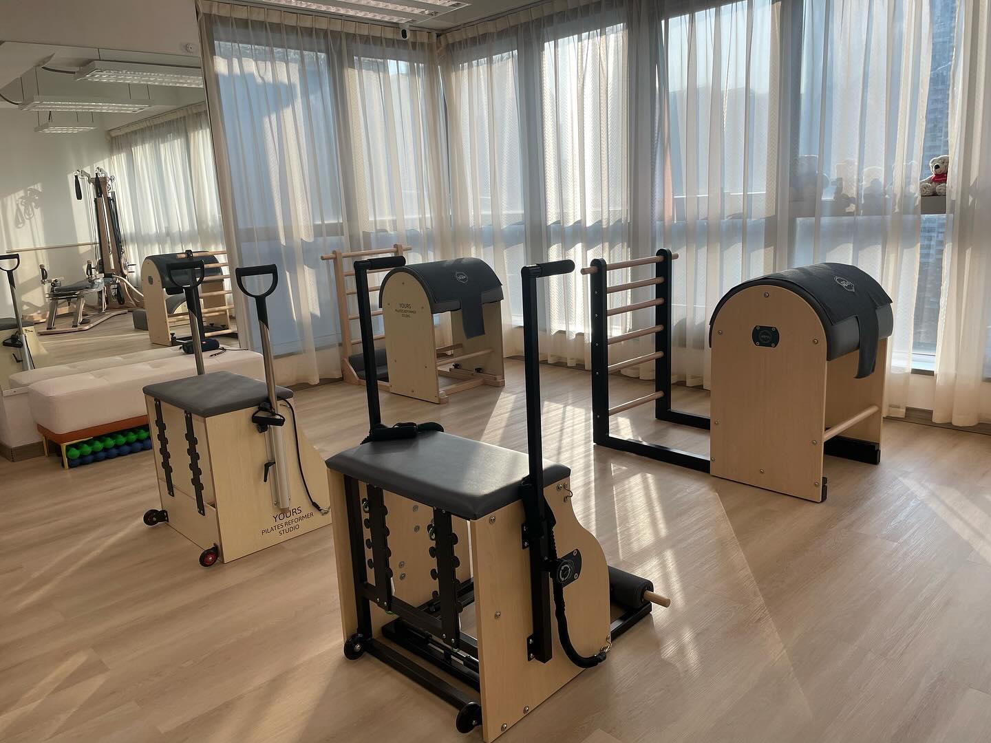 yourspilateshk Facebook ad: Pilates Equipment 場地出租,一個價錢無限你幾多人入場,全場器械都可以使用,準時入場準時離場,離場前請…
