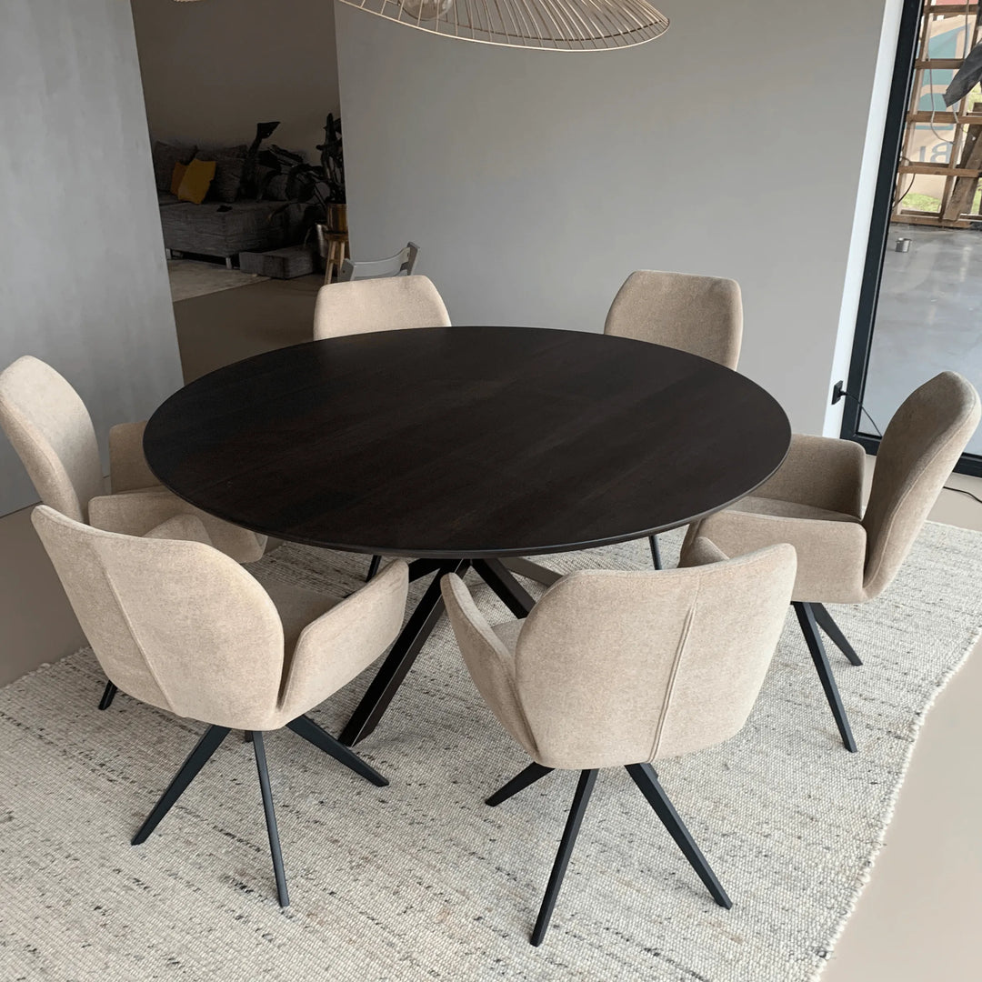 Nijhuis Meubels Facebook ad: Ben je op zoek naar de perfecte tafel…