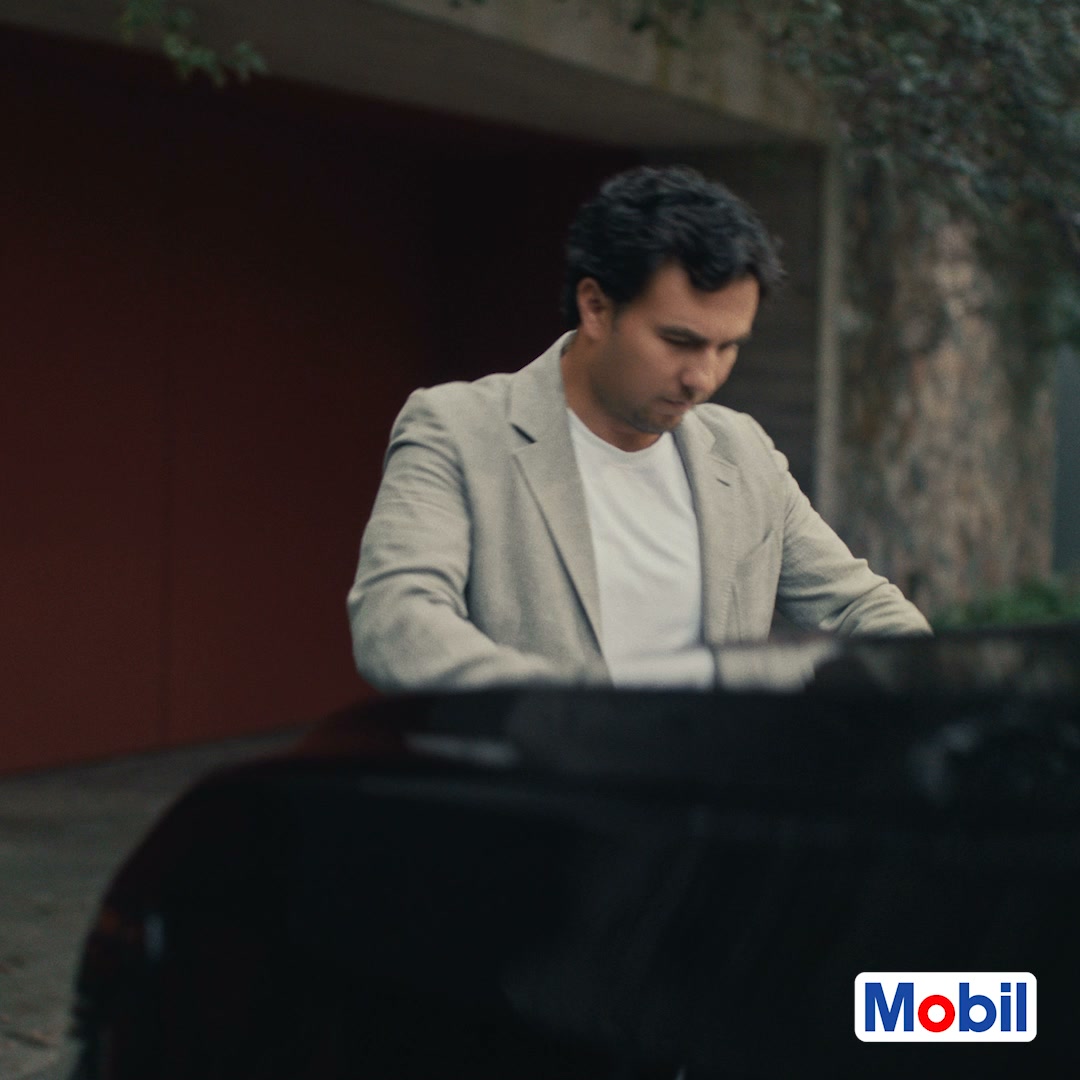 Mobil México Facebook ad: Tus aventuras con Mobil