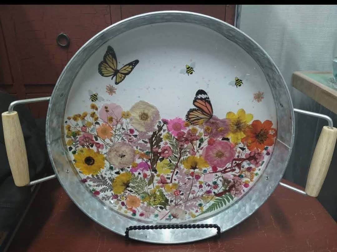 Julie B's Art Studio Facebook ad: DIY Resin Tray Workshop