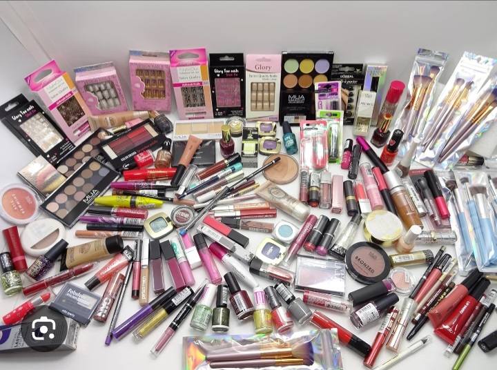 USA Wholesale Outlet store Facebook ad: USA WHOLESALE OUTLET STORE