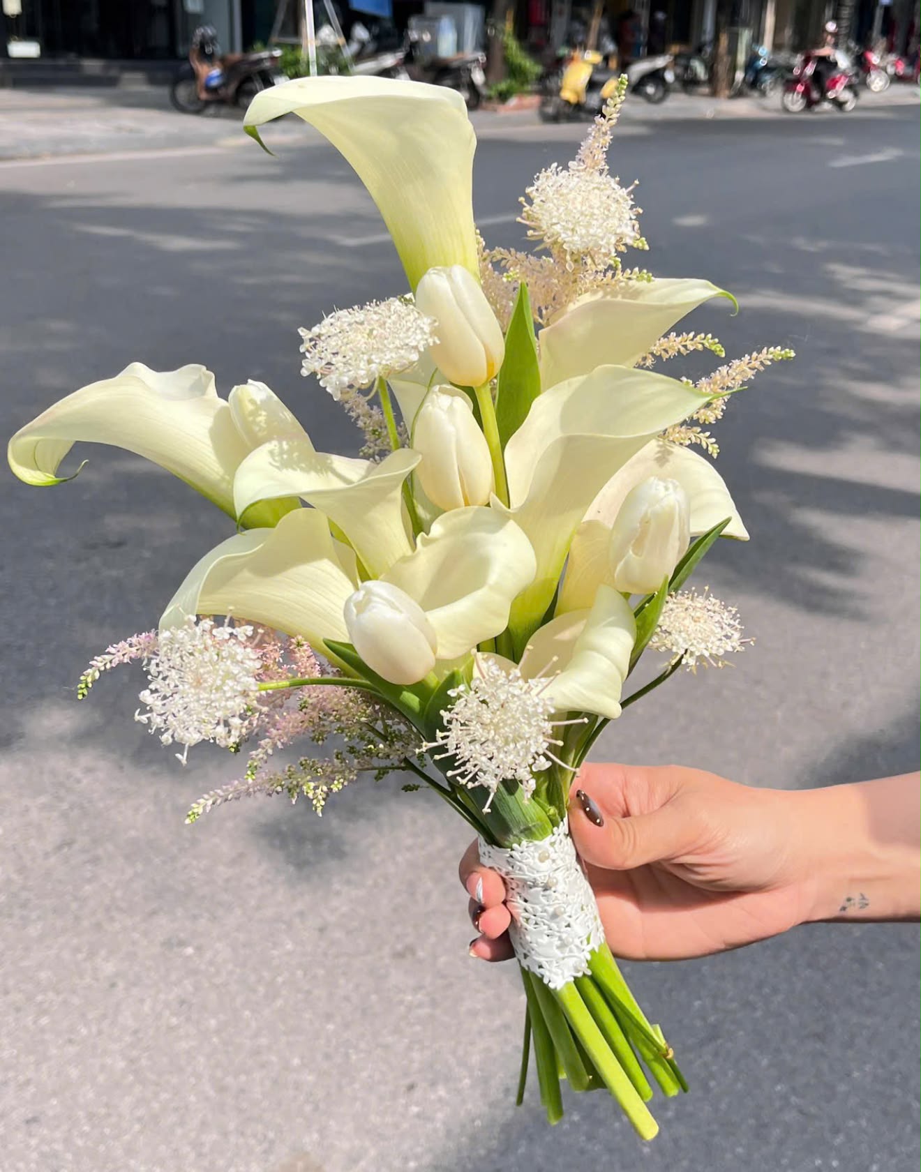Nhà mình có hoa Facebook ad: HOA CƯỚI | BRIDAL BOUQUET