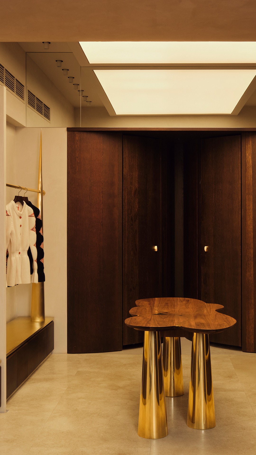 Ami Amalia Facebook ad: Discover the first Ami Amalia Bucharest Flagship store…