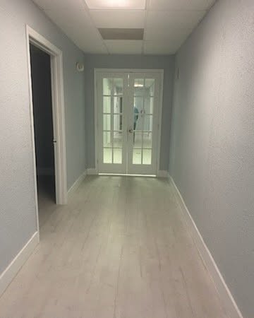 Lease Florida Facebook ad: Office for rent - Miami Lakes