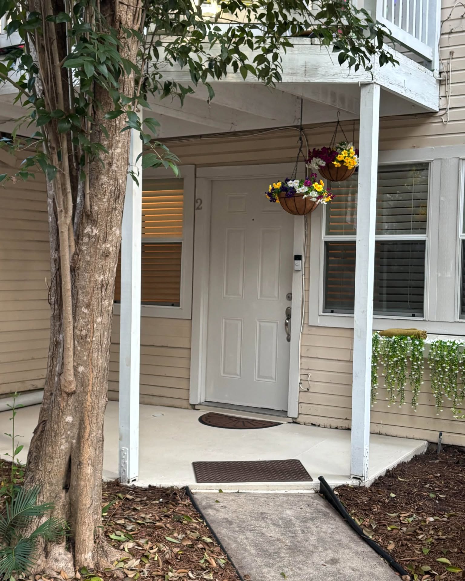 Tom Dydek Facebook ad: 1 Bed 1 Bath Apartment